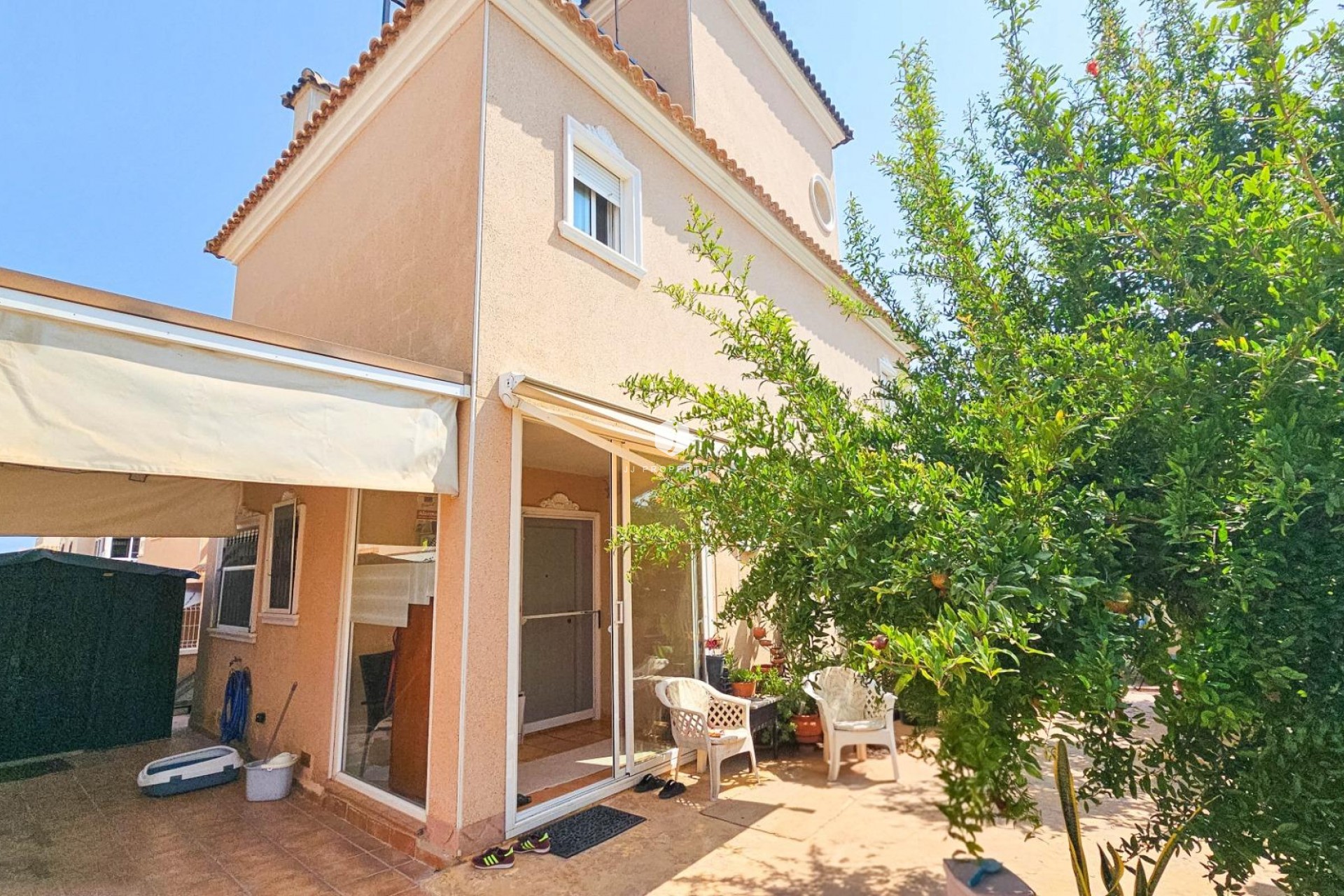 Aus zweiter Hand - Villa -
Orihuela Costa - Cabo Roig