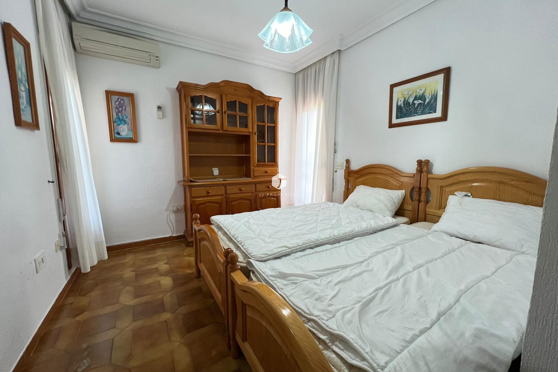 Aus zweiter Hand - Villa -
Orihuela Costa - Campoamor