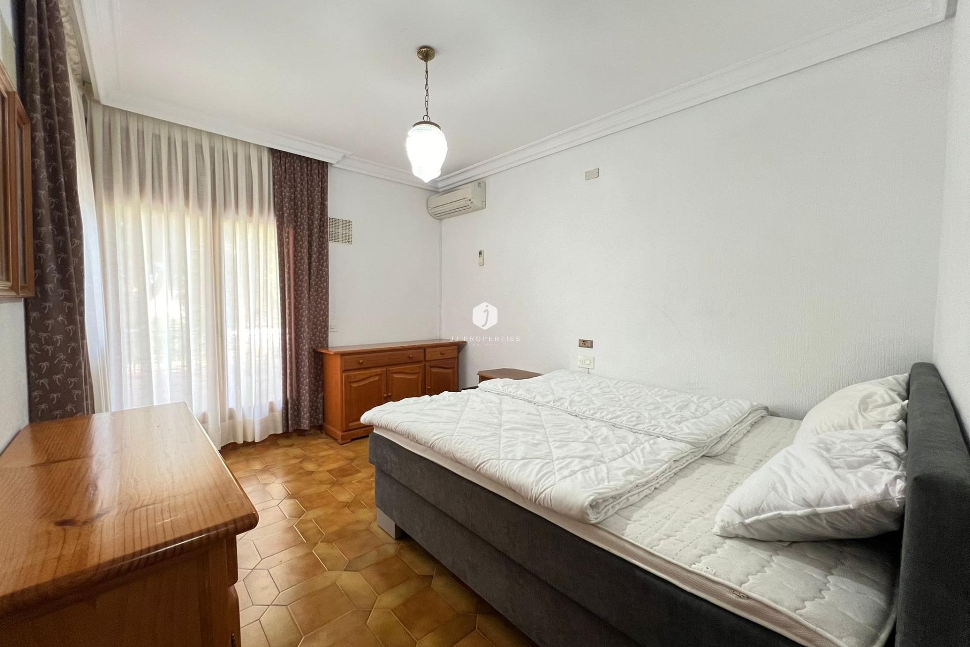 Aus zweiter Hand - Villa -
Orihuela Costa - Campoamor