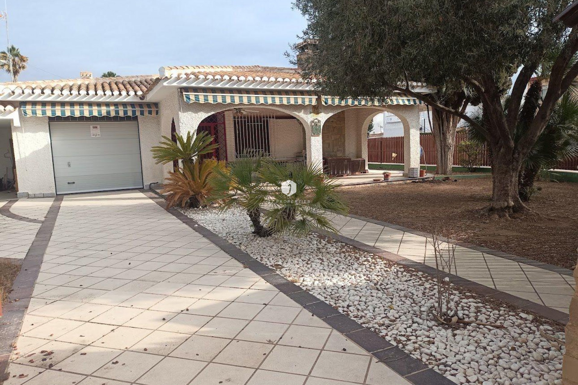 Aus zweiter Hand - Villa -
Orihuela Costa - Campoamor