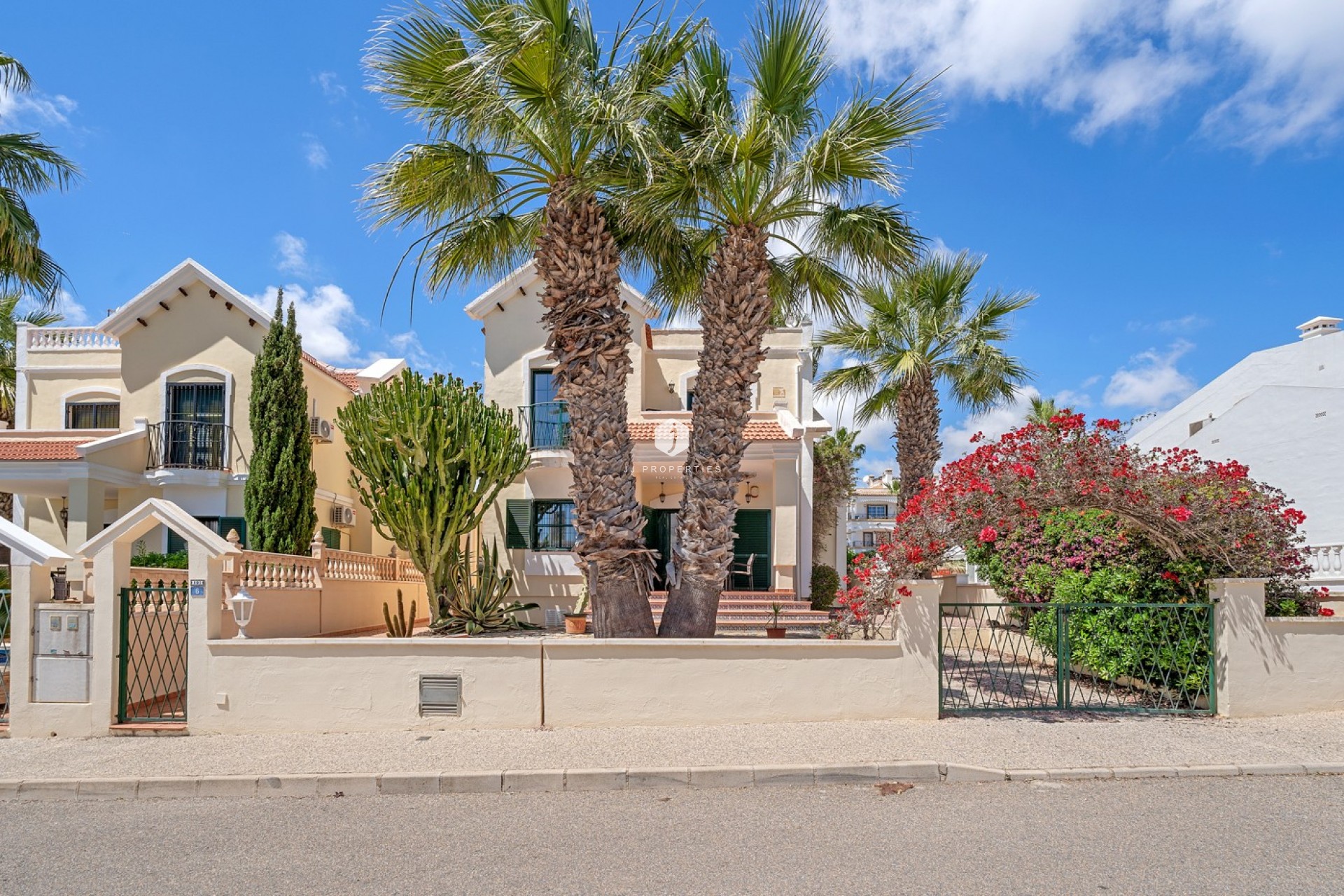 Aus zweiter Hand - Villa -
Orihuela Costa - Costa Blanca