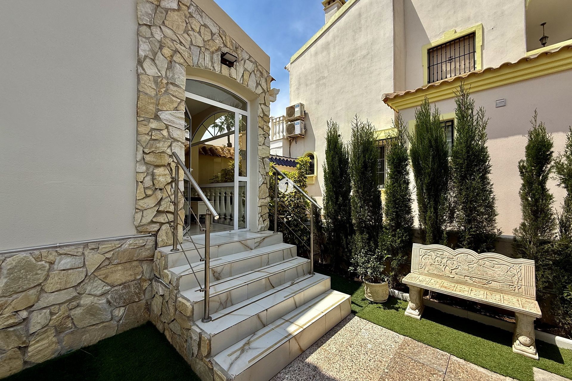 Aus zweiter Hand - Villa -
Orihuela Costa - Costa Blanca