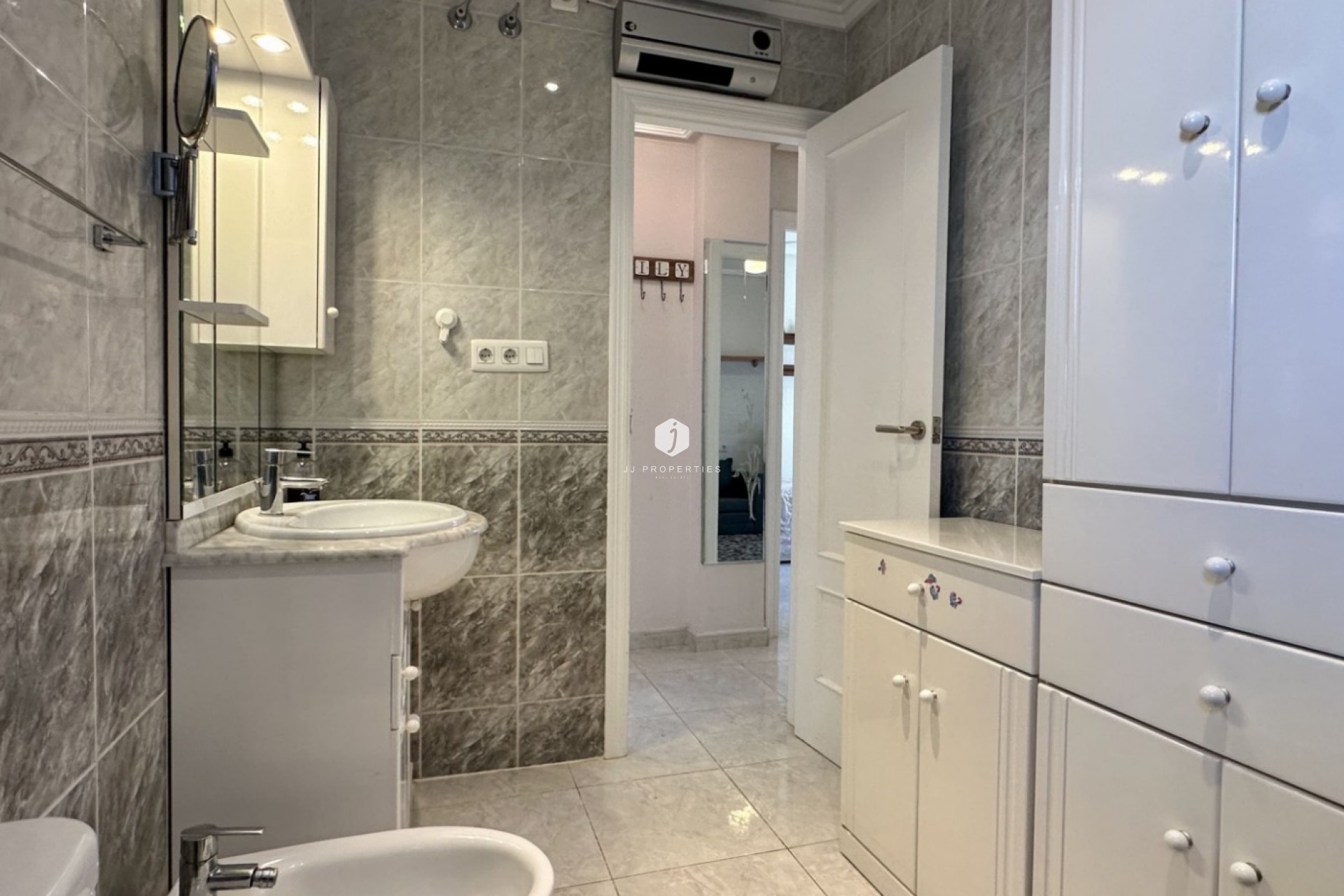 Aus zweiter Hand - Villa -
Orihuela Costa - Costa Blanca