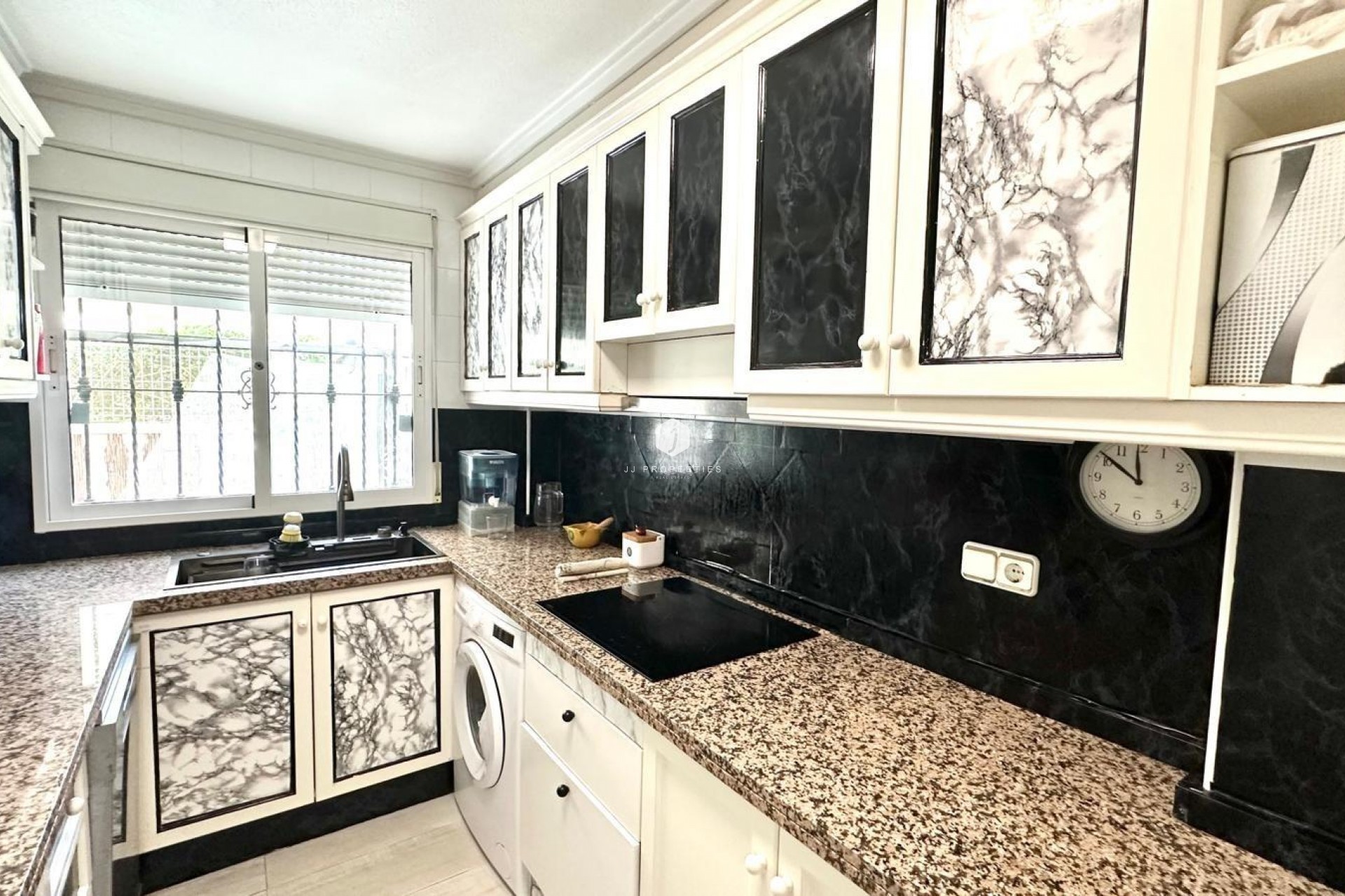 Aus zweiter Hand - Villa -
Orihuela Costa - La Regia