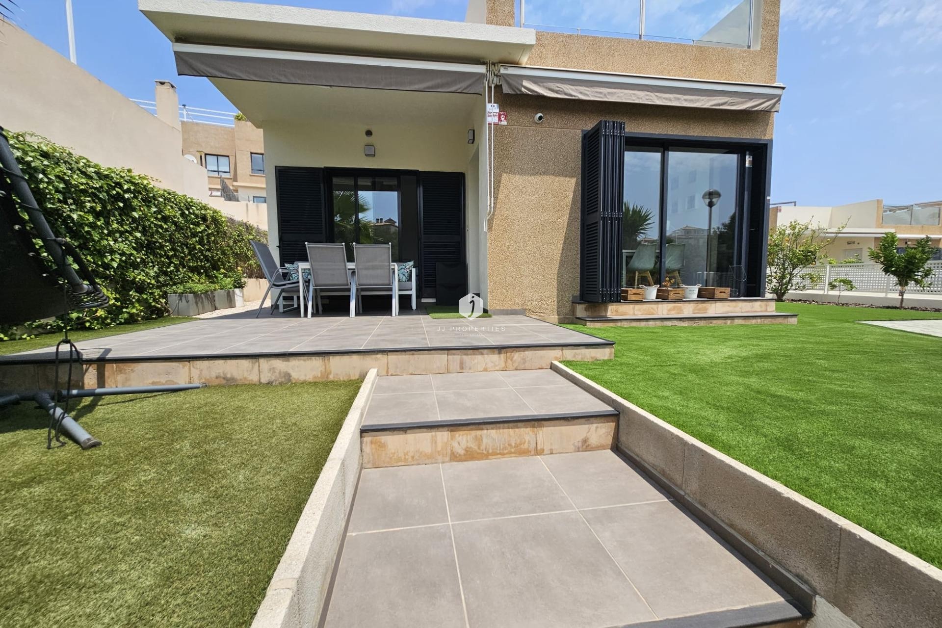 Aus zweiter Hand - Villa -
Orihuela Costa - La Regia