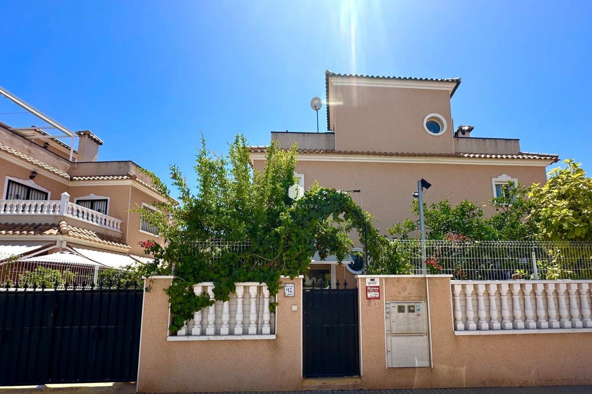 Aus zweiter Hand - Villa -
Orihuela Costa - La Regia