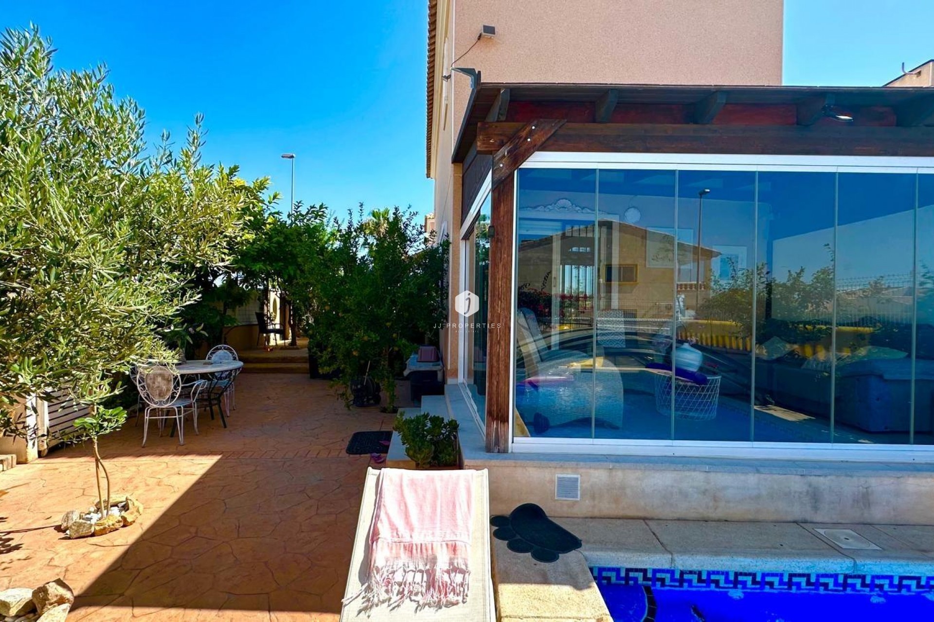 Aus zweiter Hand - Villa -
Orihuela Costa - La Regia