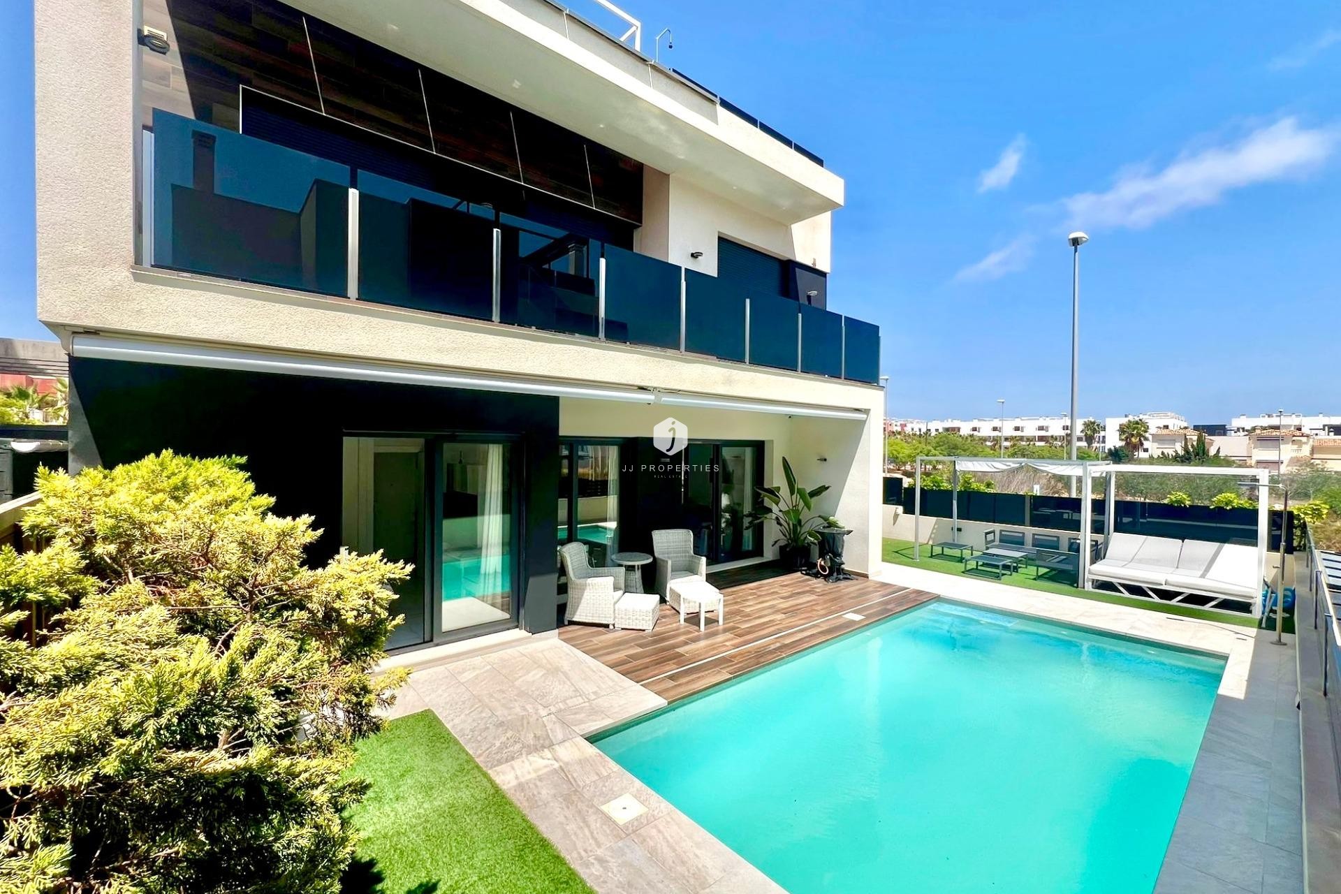 Aus zweiter Hand - Villa -
Orihuela Costa - Lomas de Cabo Roig