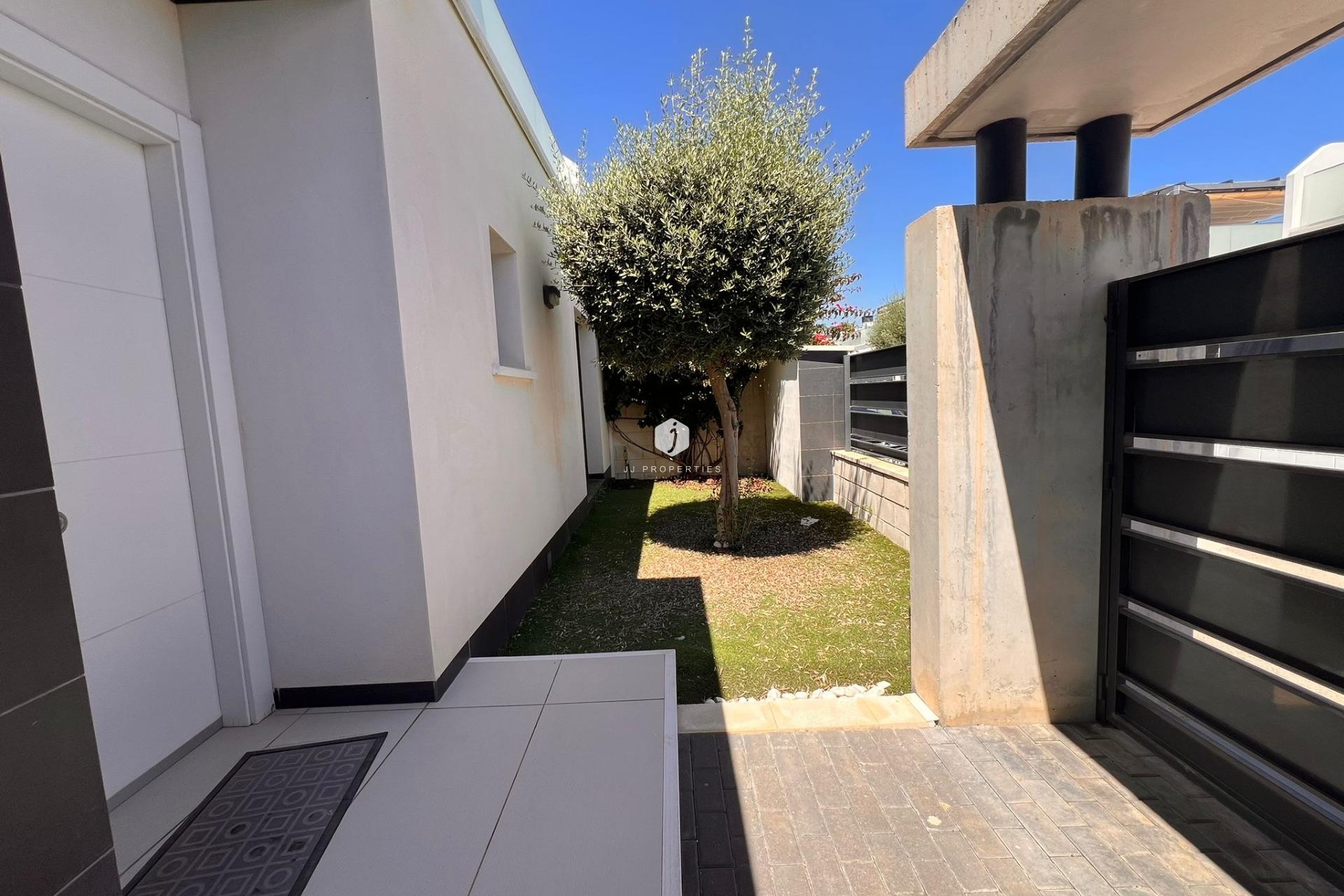 Aus zweiter Hand - Villa -
Orihuela Costa - Lomas de Cabo Roig