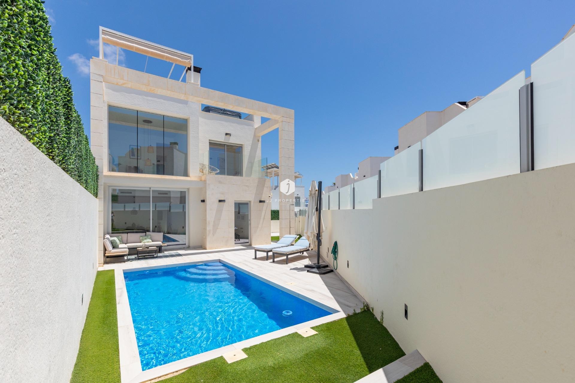 Aus zweiter Hand - Villa -
Orihuela Costa - Lomas de Cabo Roig