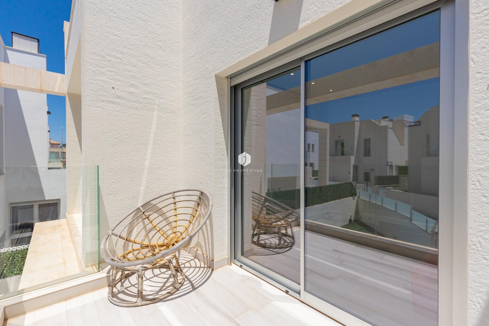 Aus zweiter Hand - Villa -
Orihuela Costa - Lomas de Cabo Roig