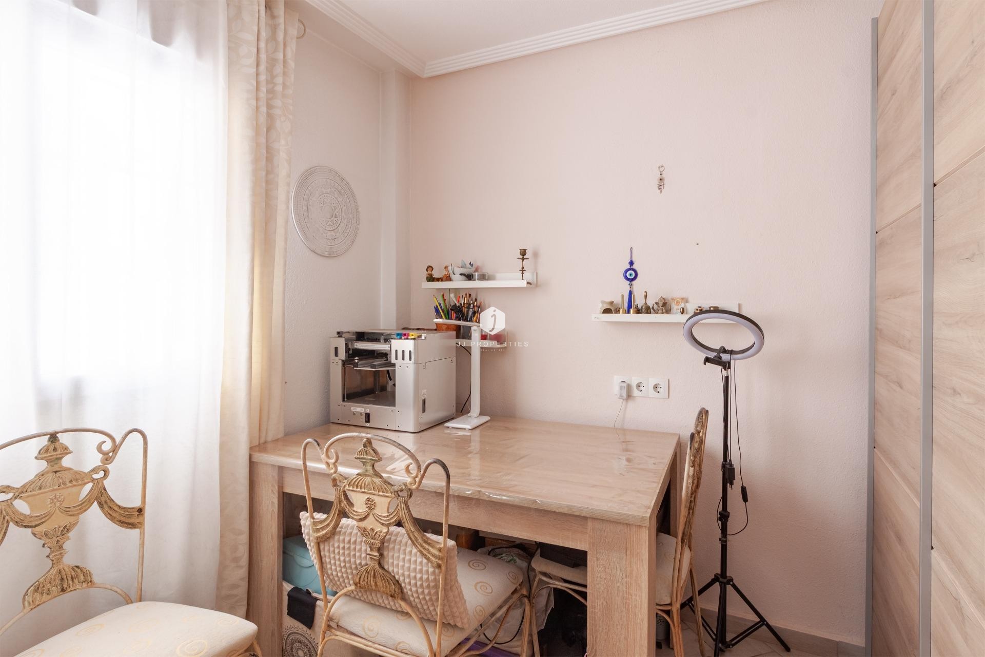 Aus zweiter Hand - Villa -
Orihuela Costa - Los Almendros-la Florida