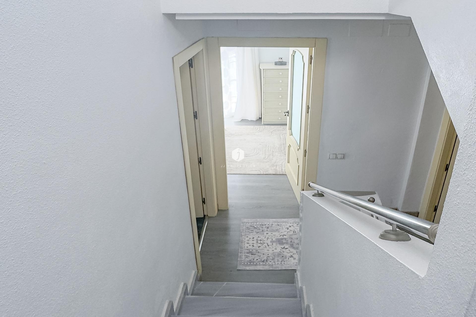 Aus zweiter Hand - Villa -
Orihuela Costa - Los Almendros-la Florida