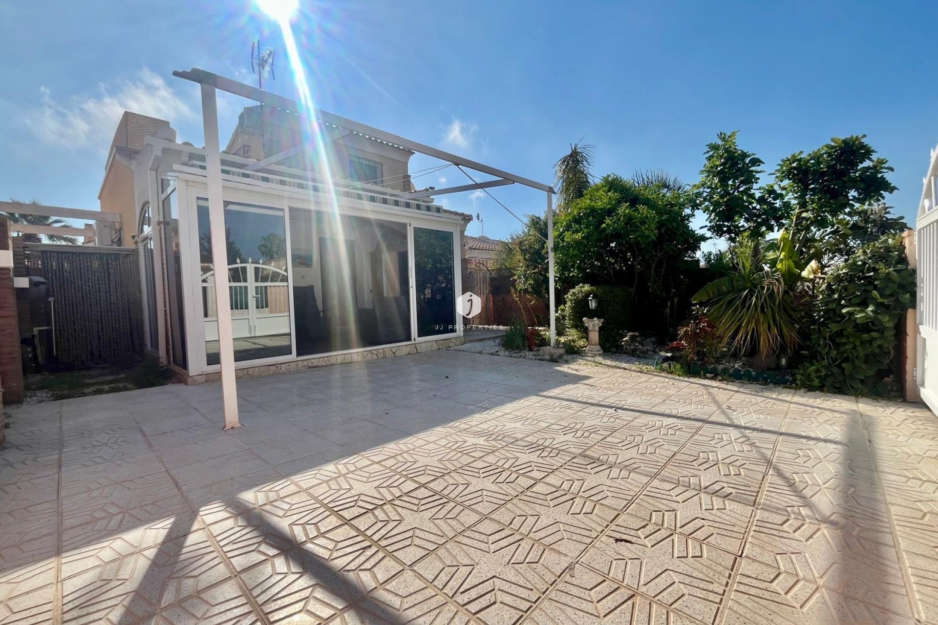 Aus zweiter Hand - Villa -
Orihuela Costa - Los Almendros-la Florida
