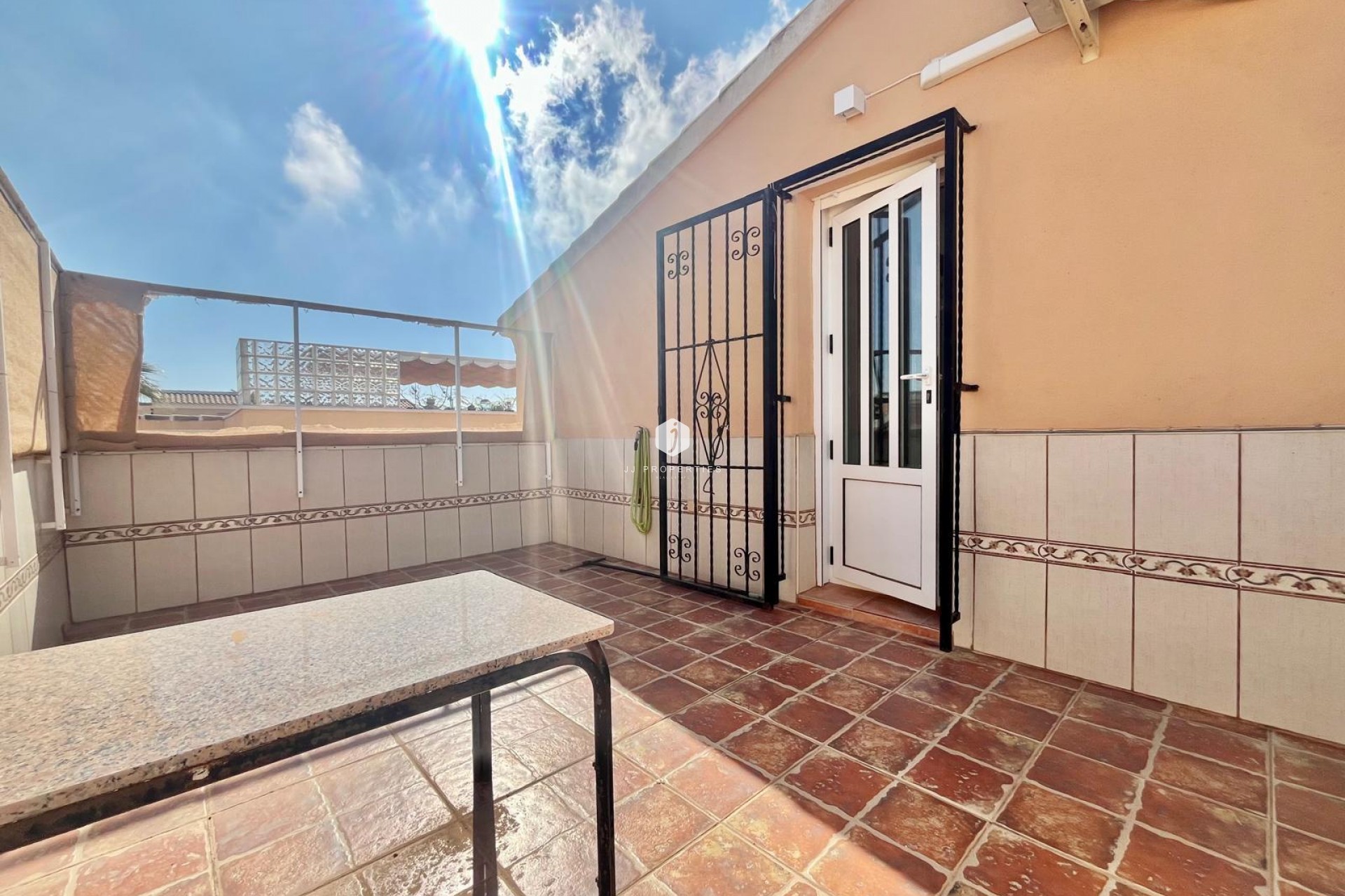 Aus zweiter Hand - Villa -
Orihuela Costa - Los Almendros-la Florida