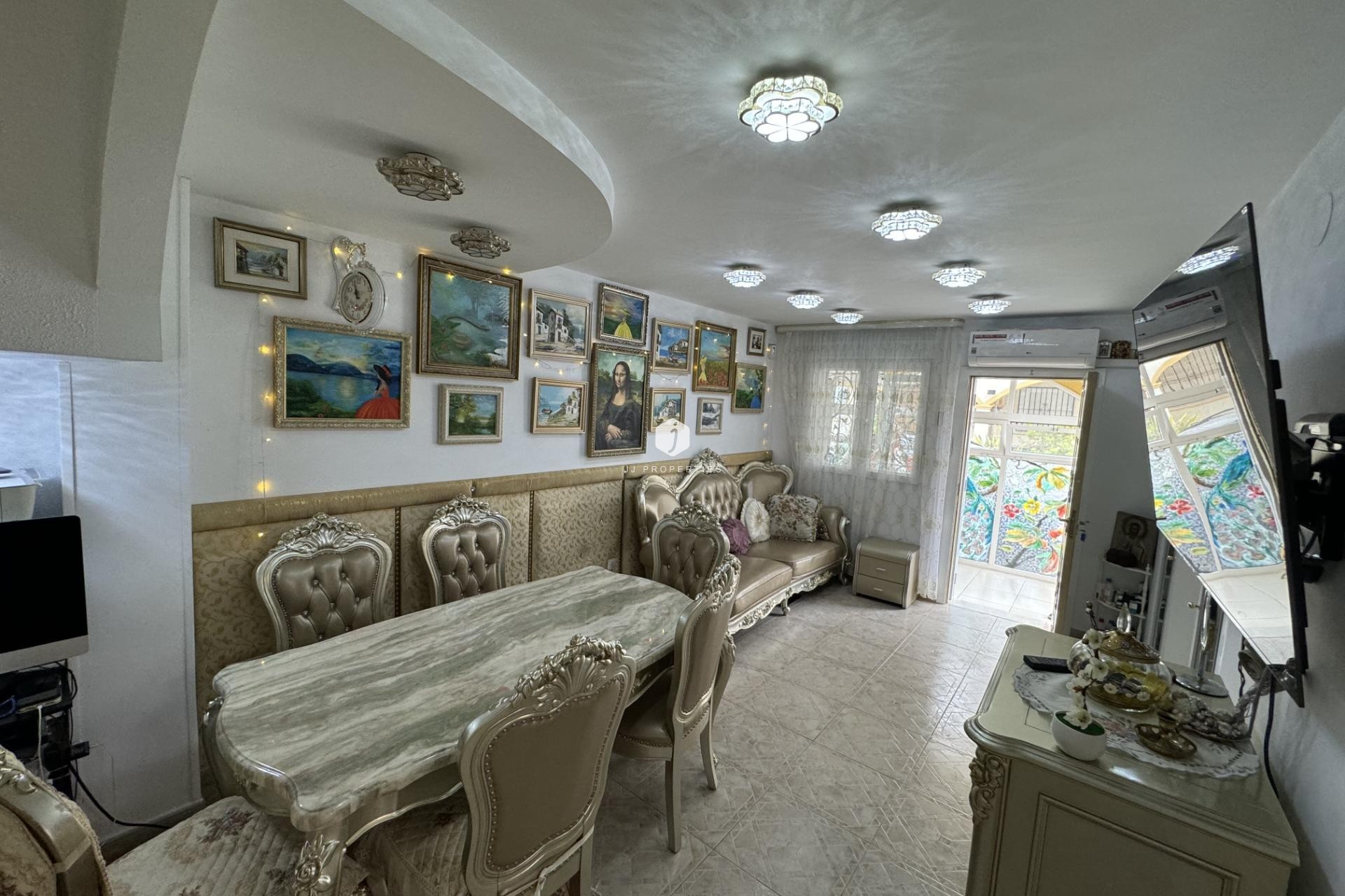 Aus zweiter Hand - Villa -
Orihuela Costa - Los Dolses