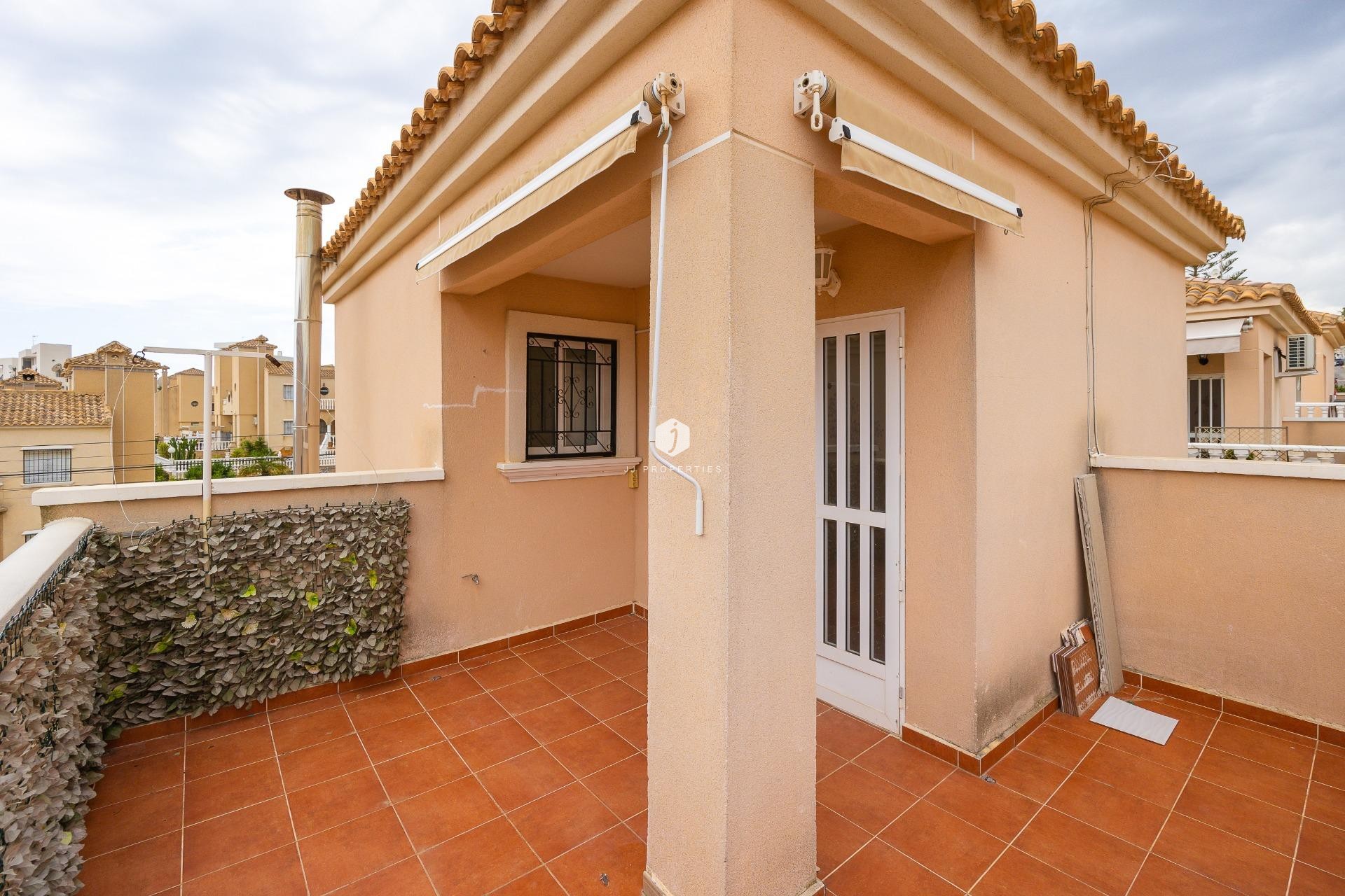 Aus zweiter Hand - Villa -
Orihuela Costa - Villamartín-las Filipinas
