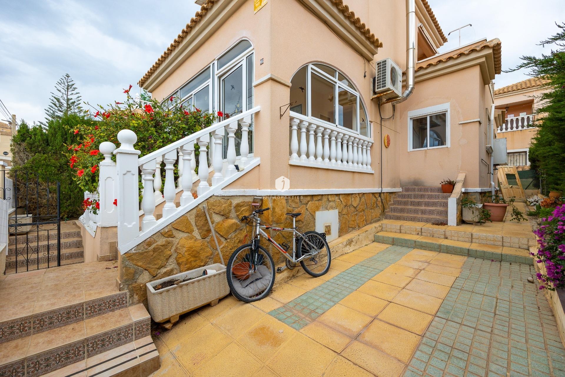 Aus zweiter Hand - Villa -
Orihuela Costa - Villamartín-las Filipinas