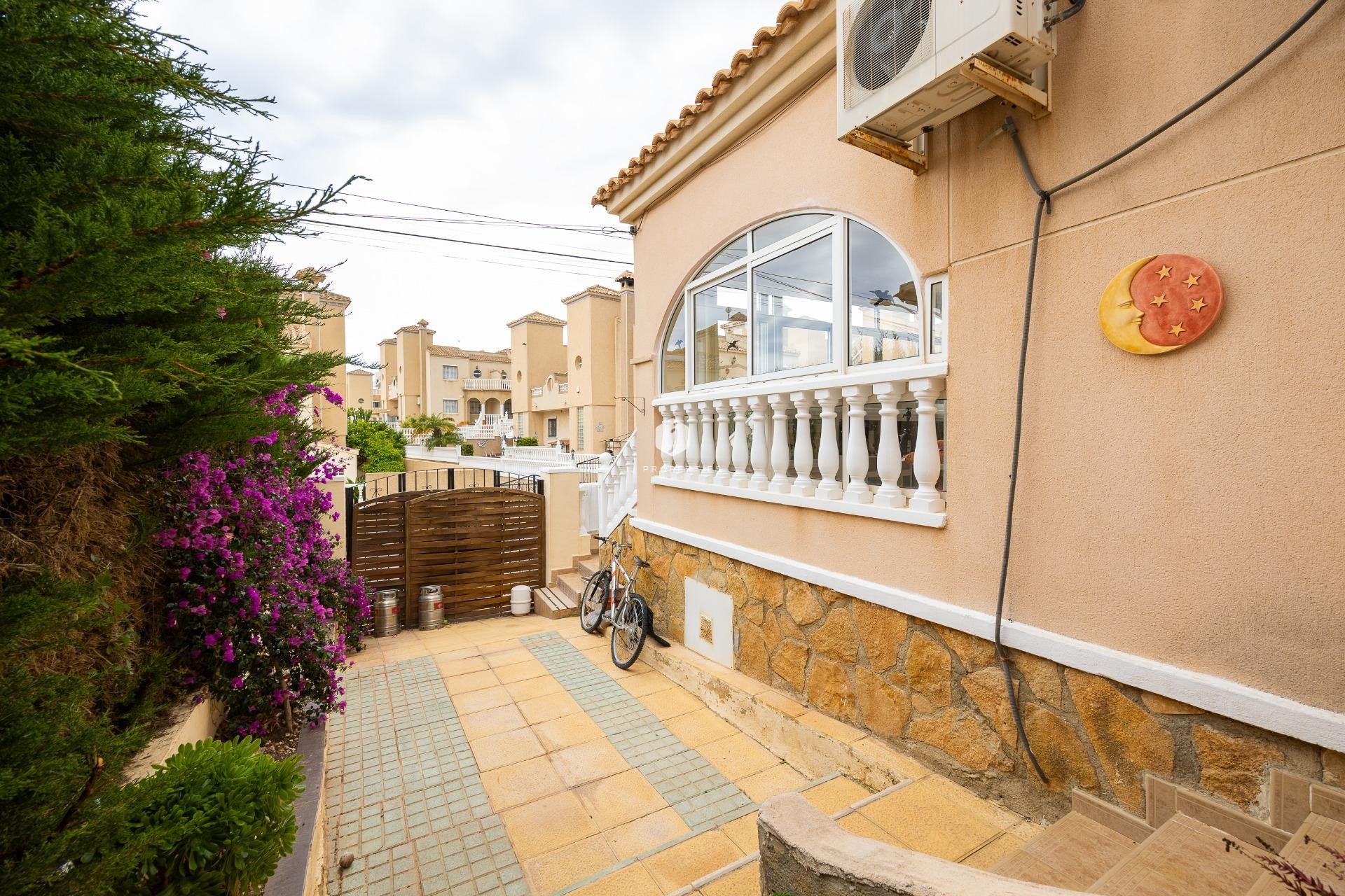Aus zweiter Hand - Villa -
Orihuela Costa - Villamartín-las Filipinas