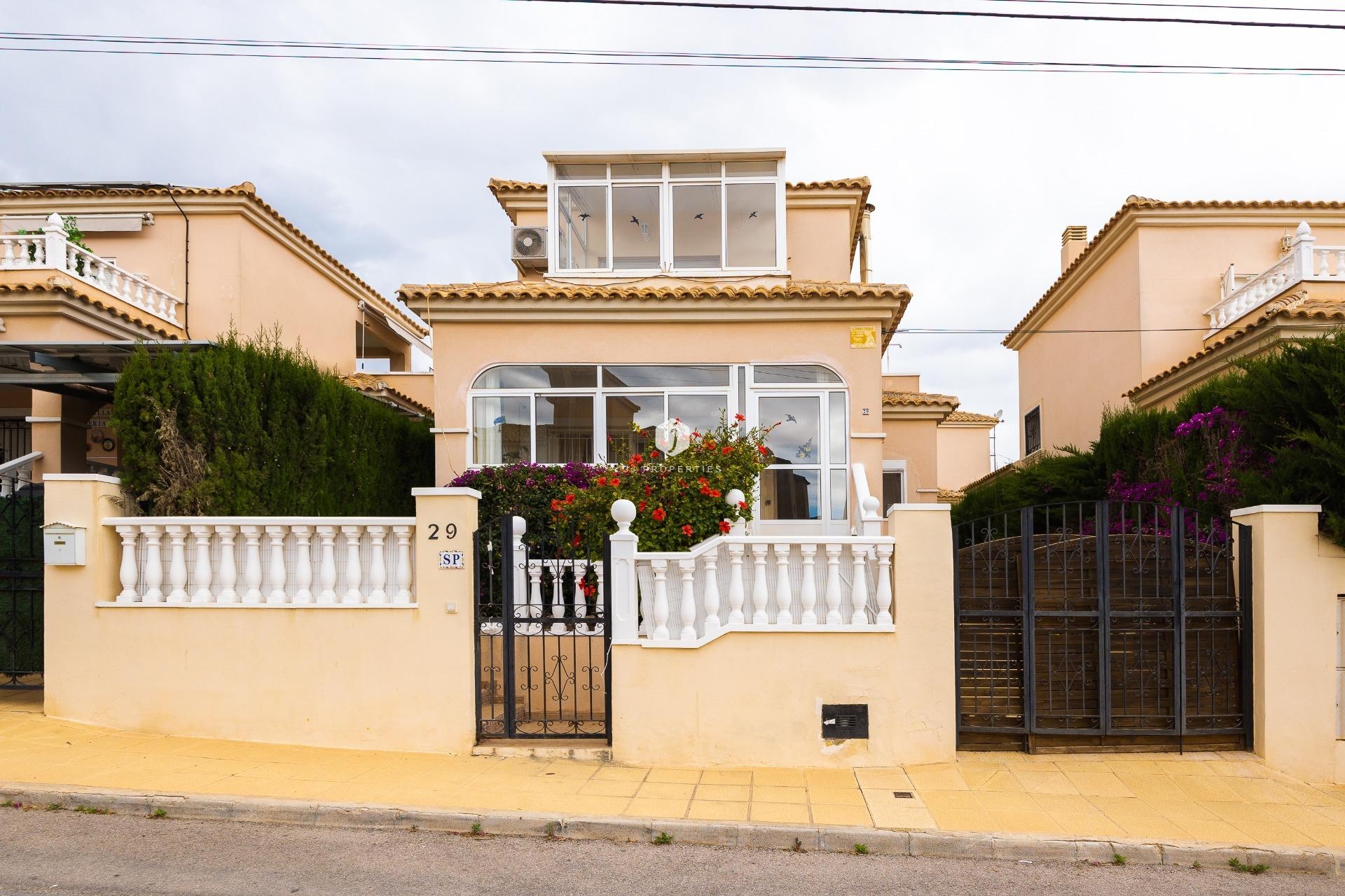 Aus zweiter Hand - Villa -
Orihuela Costa - Villamartín-las Filipinas