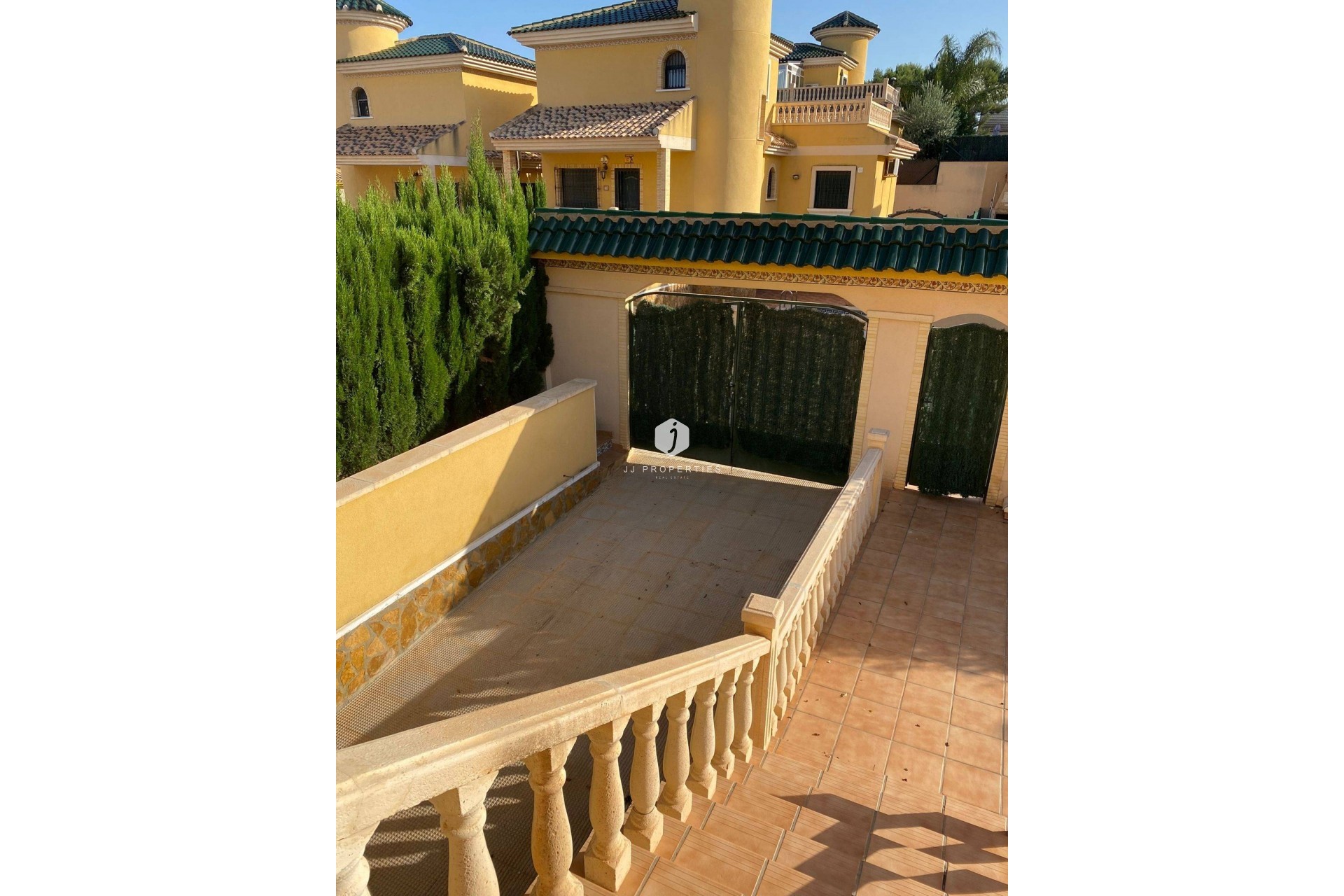 Aus zweiter Hand - Villa -
Orihuela Costa - Villamartín-las Filipinas