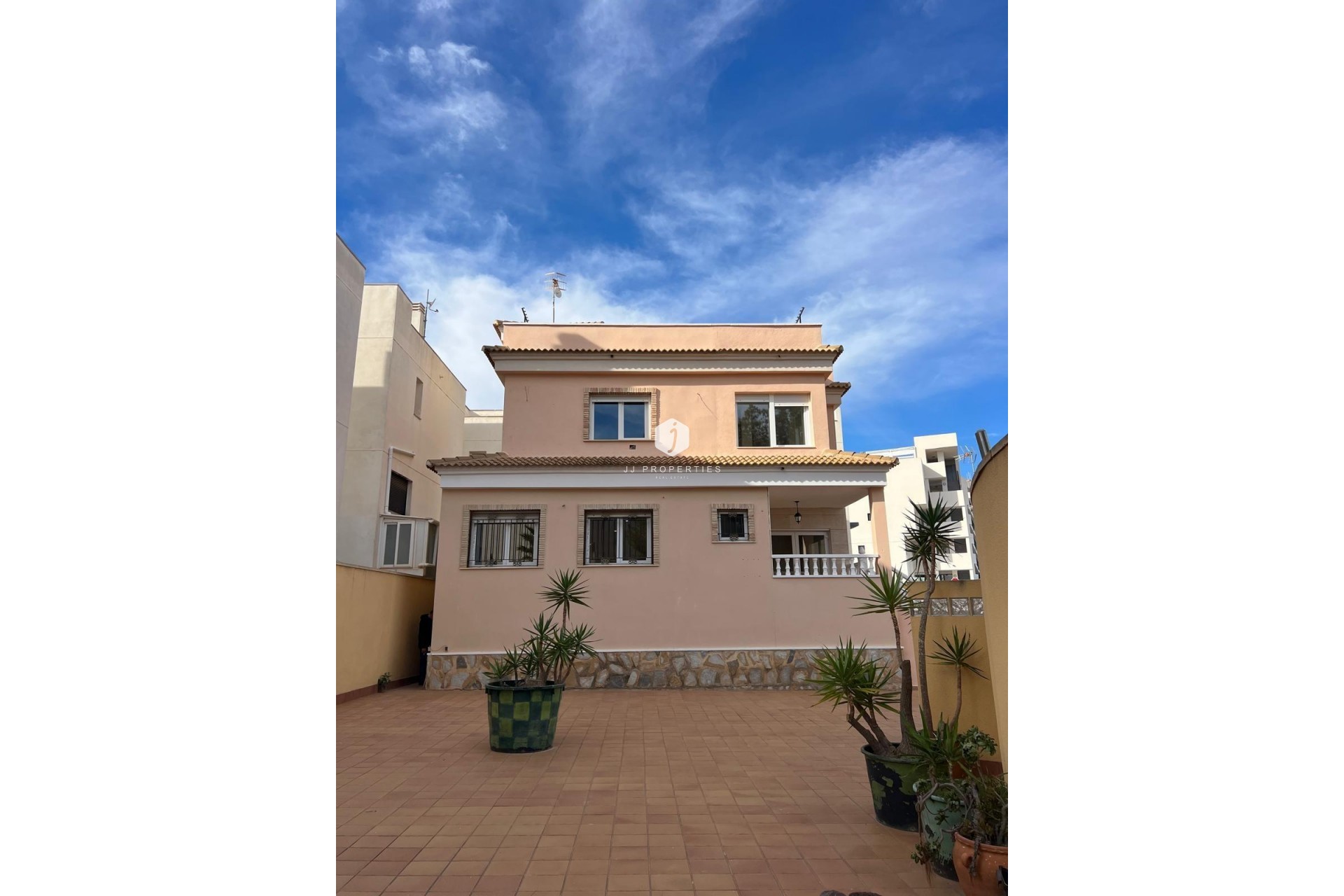 Aus zweiter Hand - Villa -
Orihuela Costa - Villamartín-las Filipinas