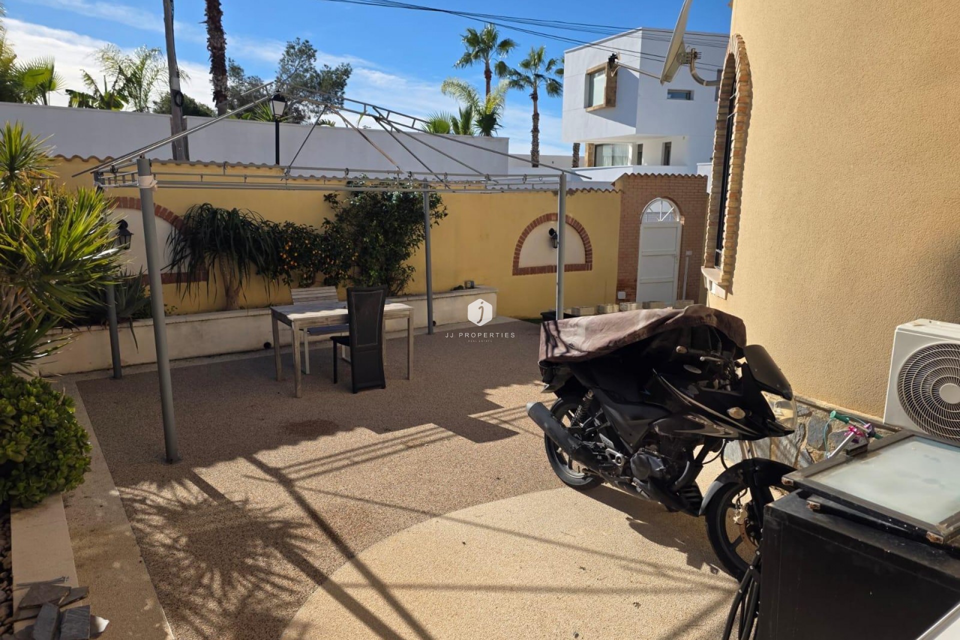 Aus zweiter Hand - Villa -
Orihuela Costa - Villamartín-las Filipinas