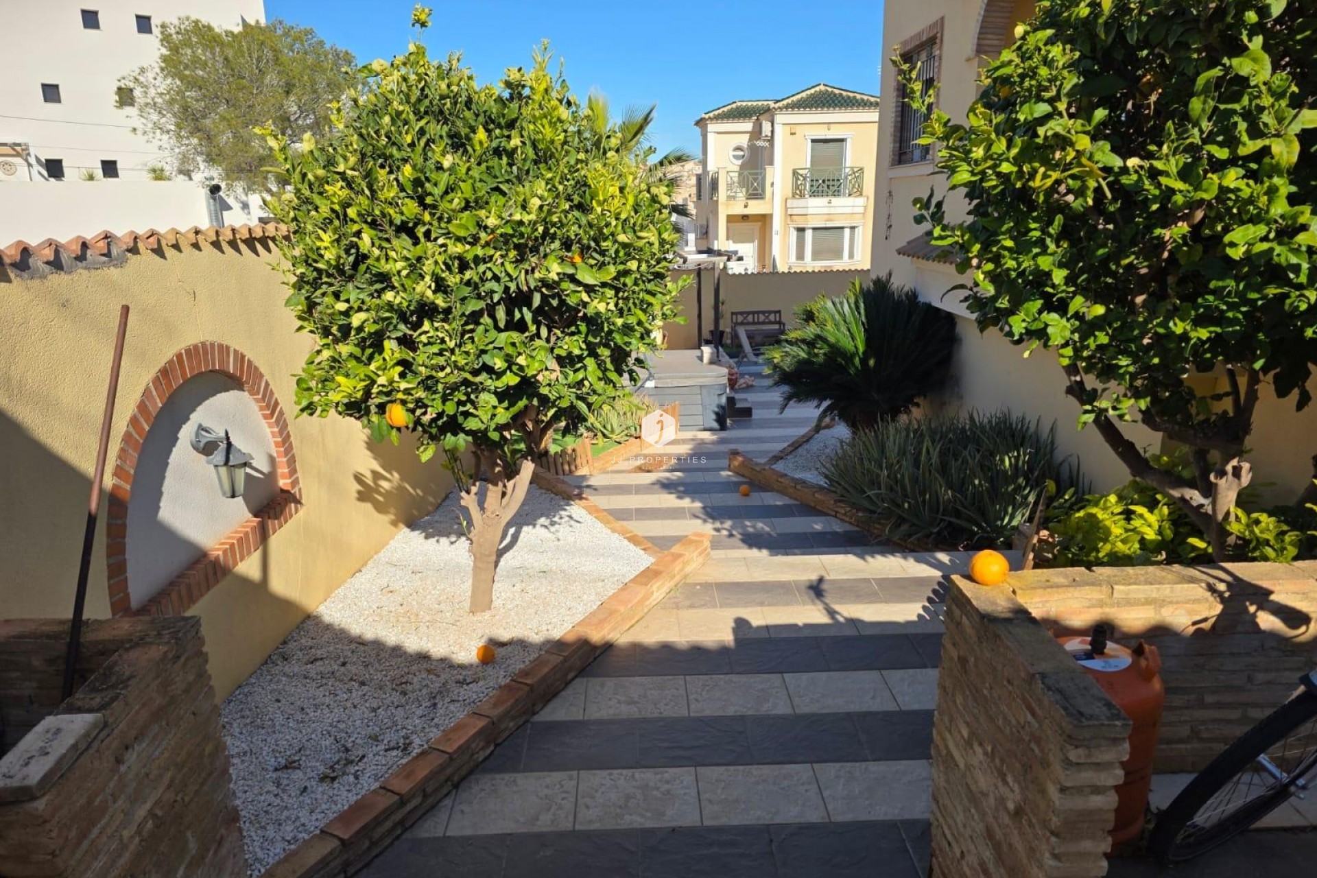 Aus zweiter Hand - Villa -
Orihuela Costa - Villamartín-las Filipinas