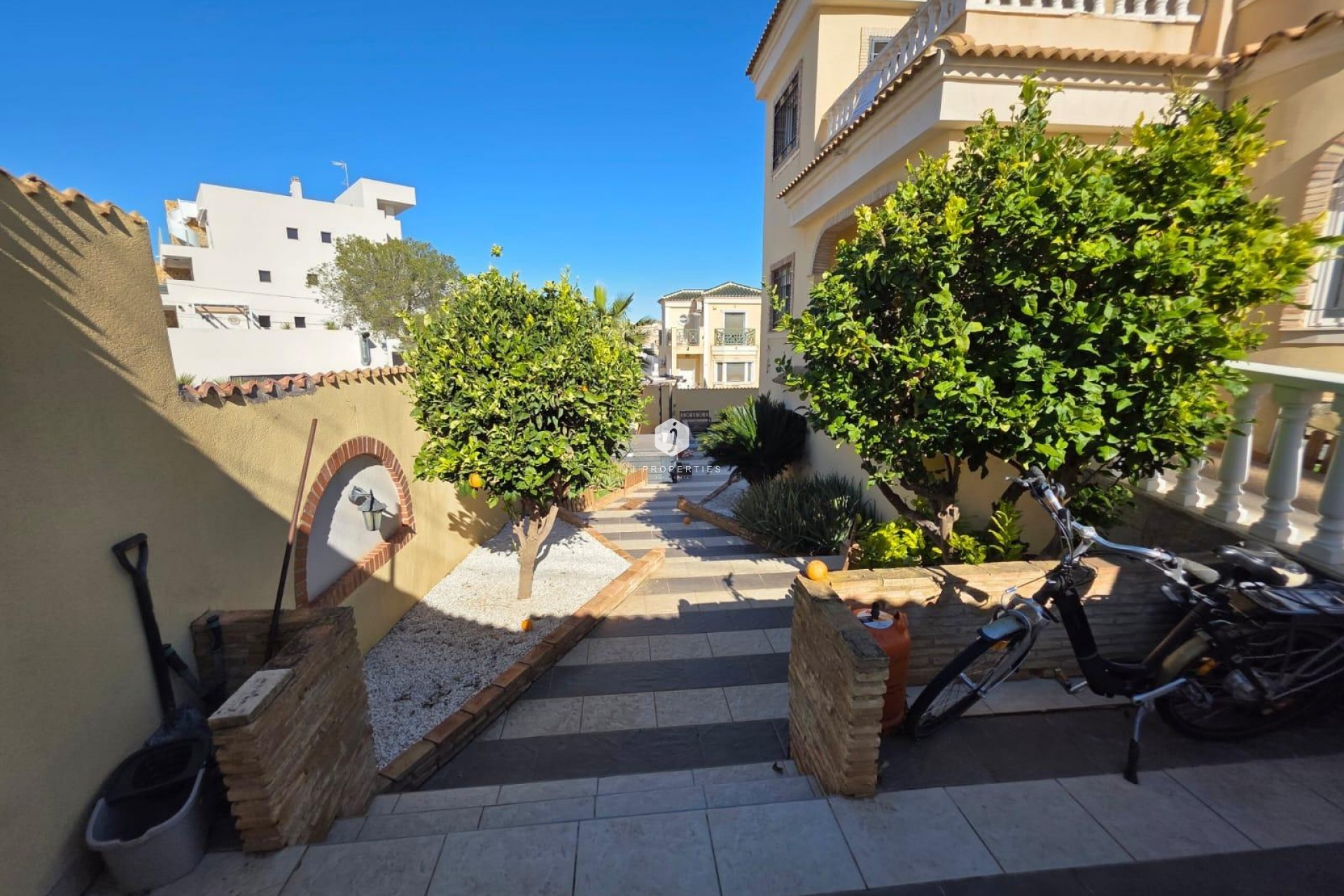 Aus zweiter Hand - Villa -
Orihuela Costa - Villamartín-las Filipinas