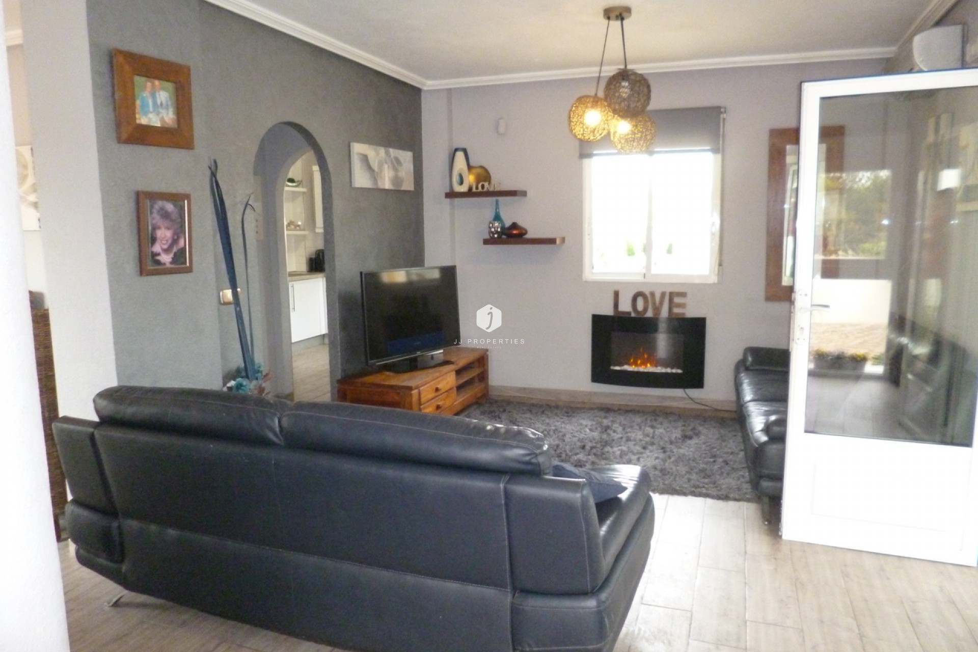 Aus zweiter Hand - Villa -
Playa Flamenca - Costa Blanca