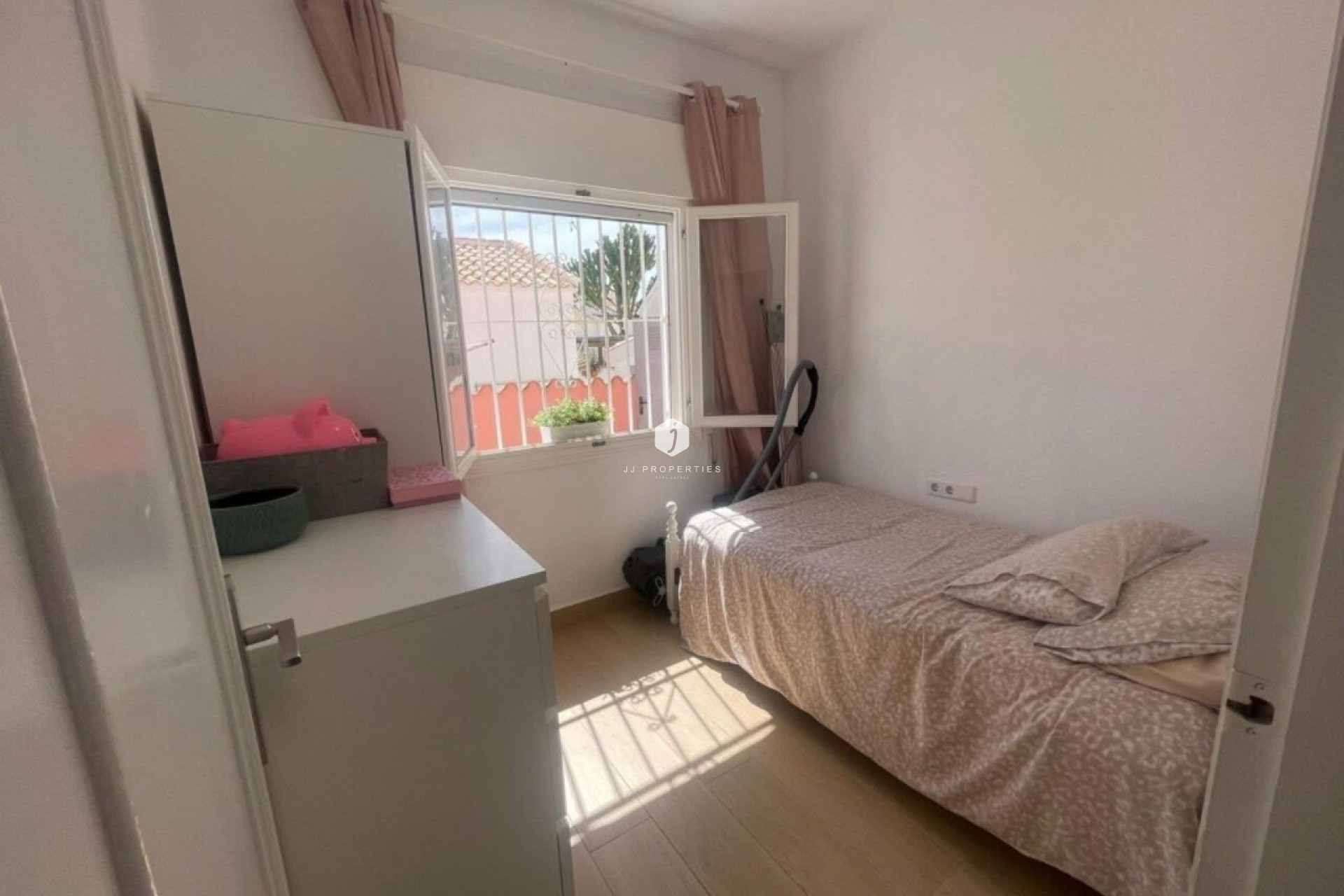 Aus zweiter Hand - Villa -
Playa Flamenca - Costa Blanca