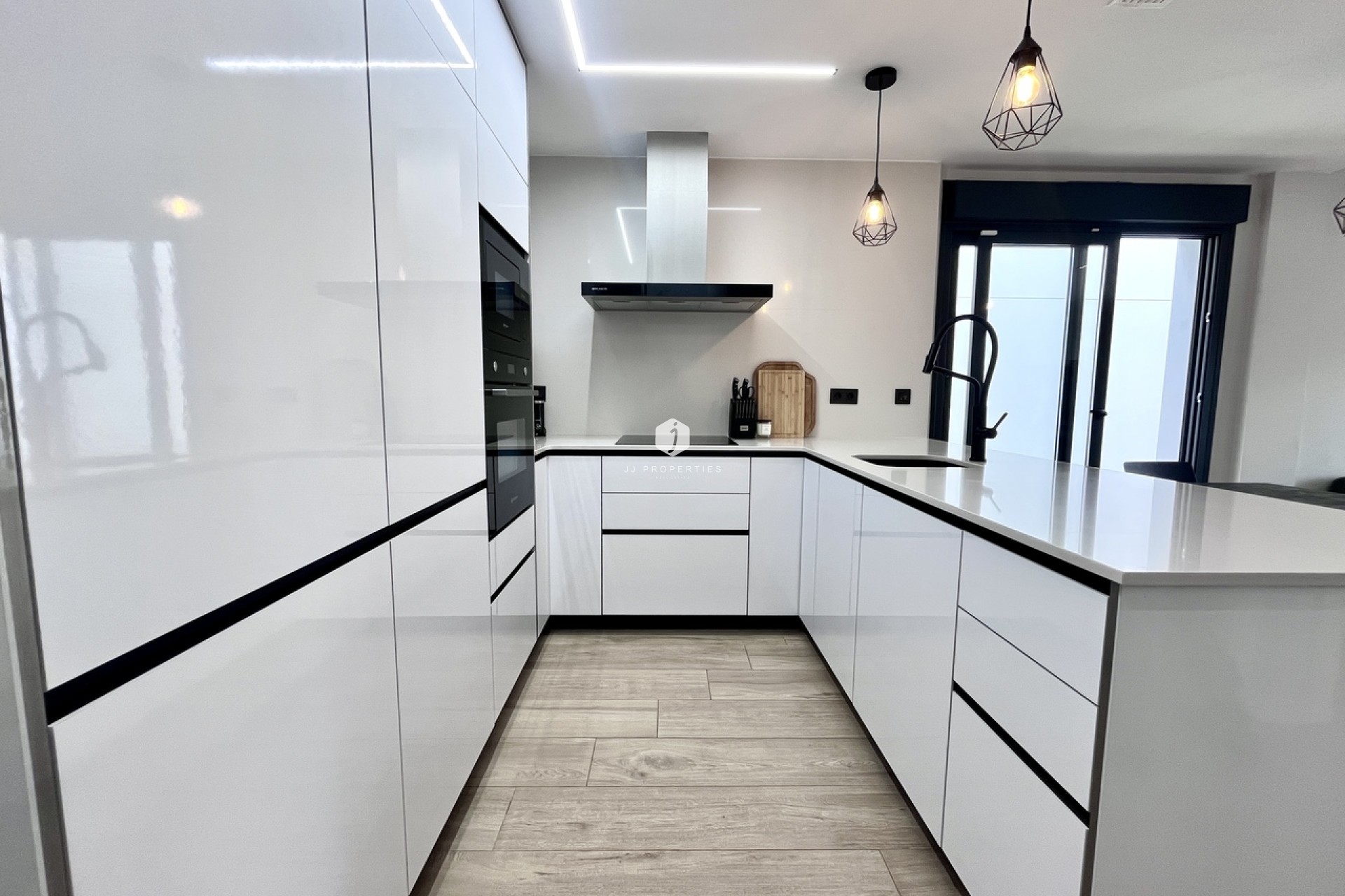 Aus zweiter Hand - Villa -
Punta Prima - Costa Blanca