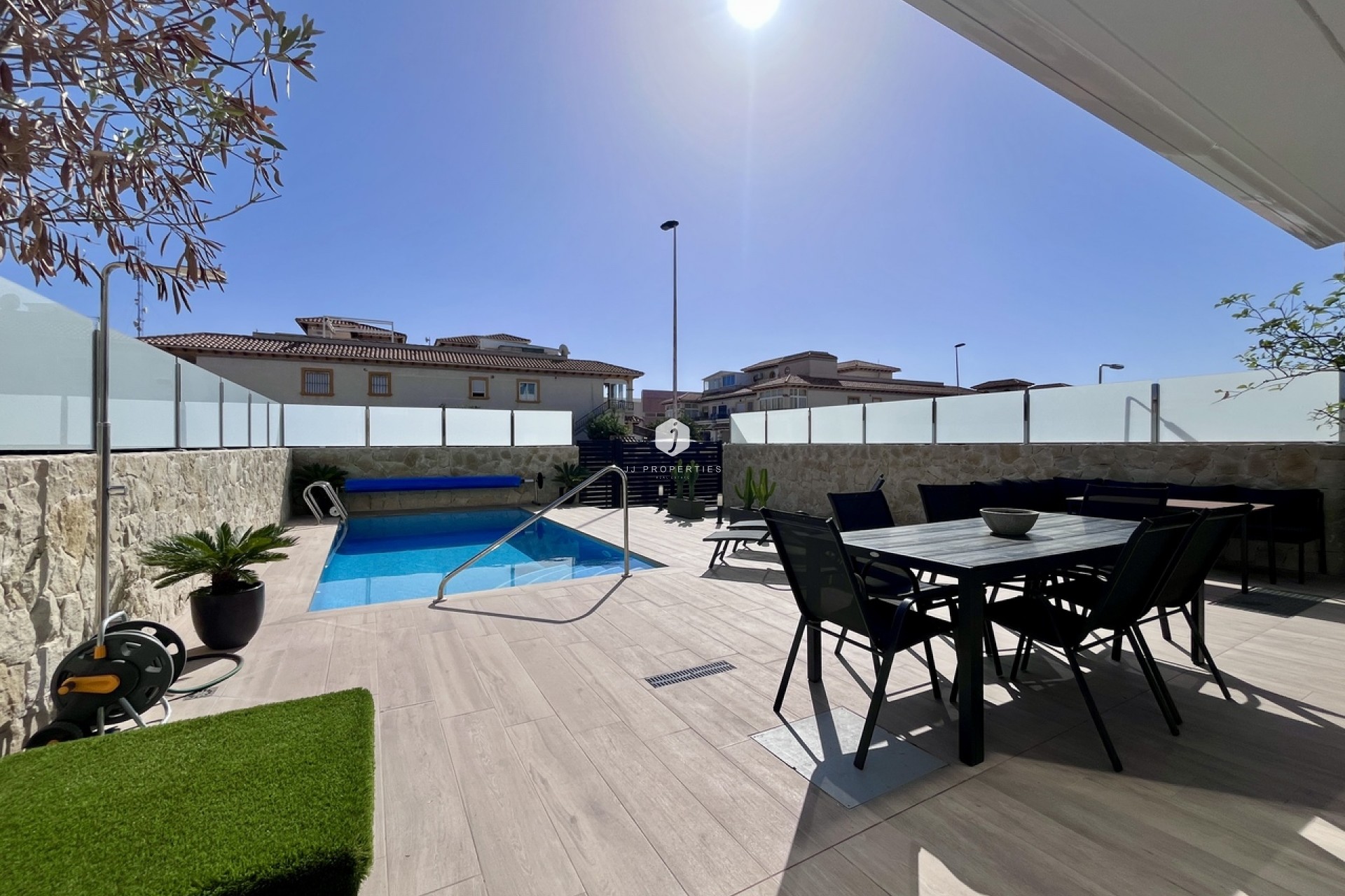 Aus zweiter Hand - Villa -
Punta Prima - Costa Blanca