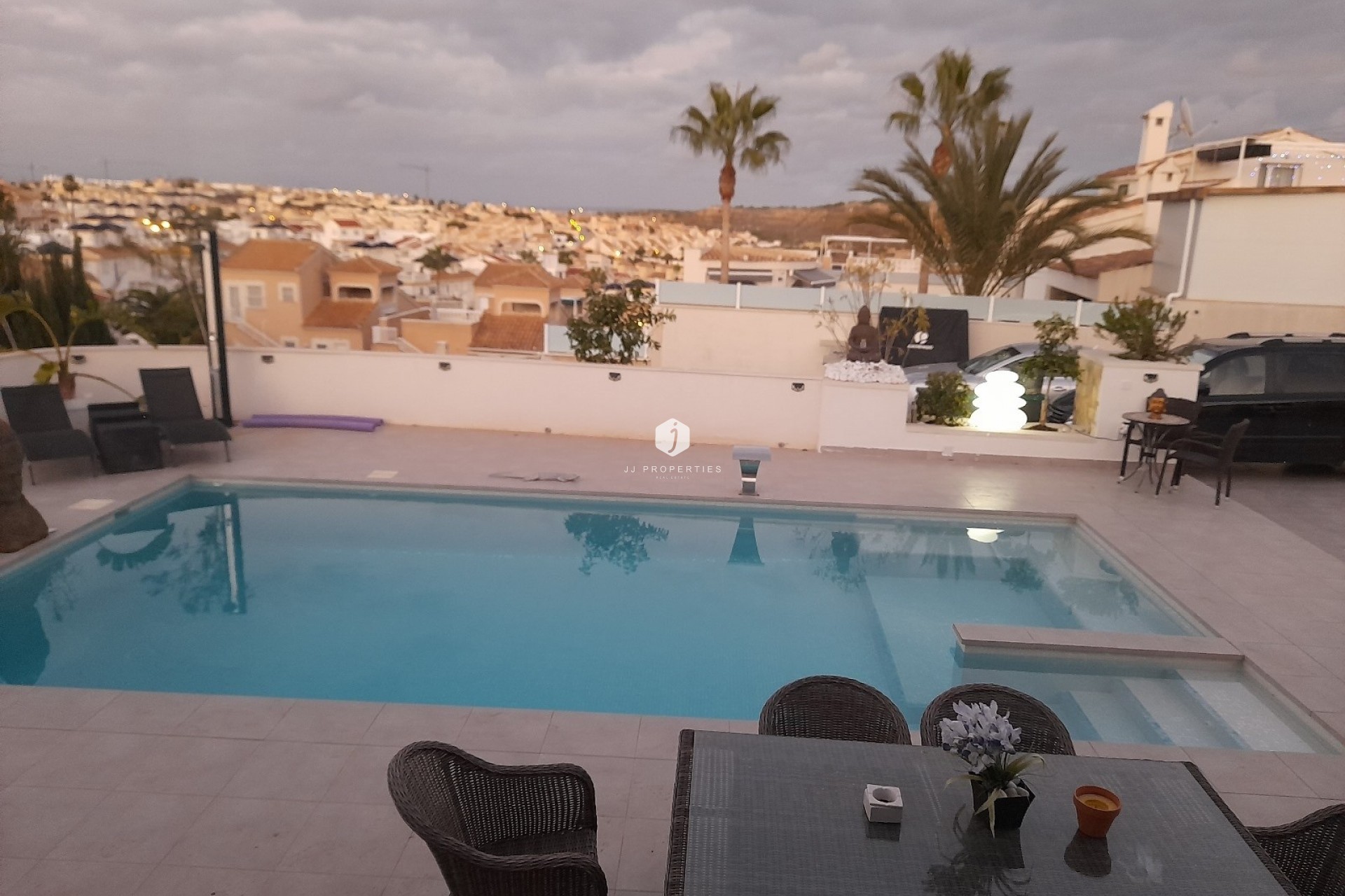 Aus zweiter Hand - Villa -
Rojales - Inland