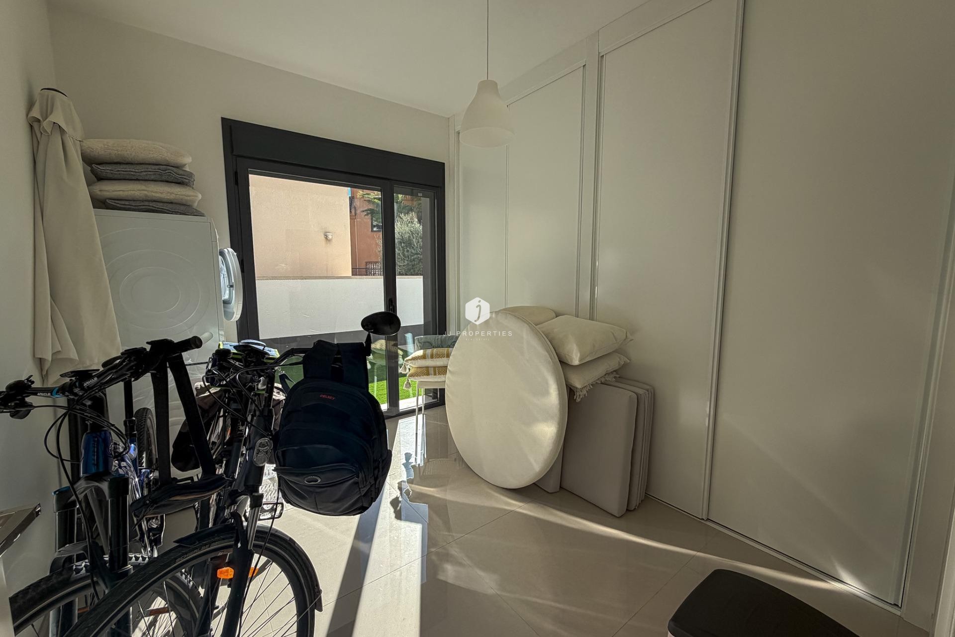 Aus zweiter Hand - Villa -
San Miguel de Salinas - Bellavista