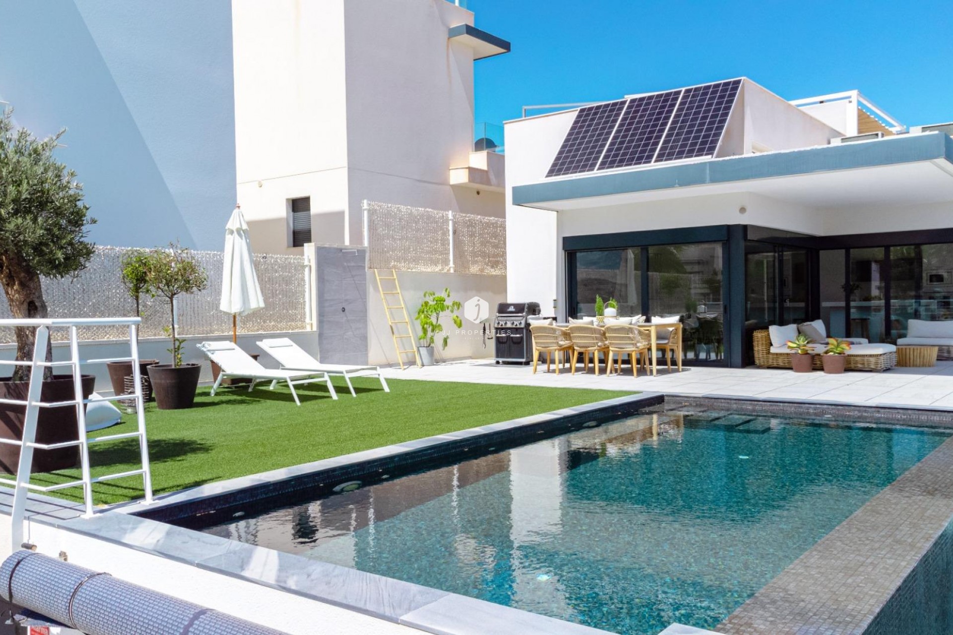 Aus zweiter Hand - Villa -
San Miguel de Salinas - Bellavista