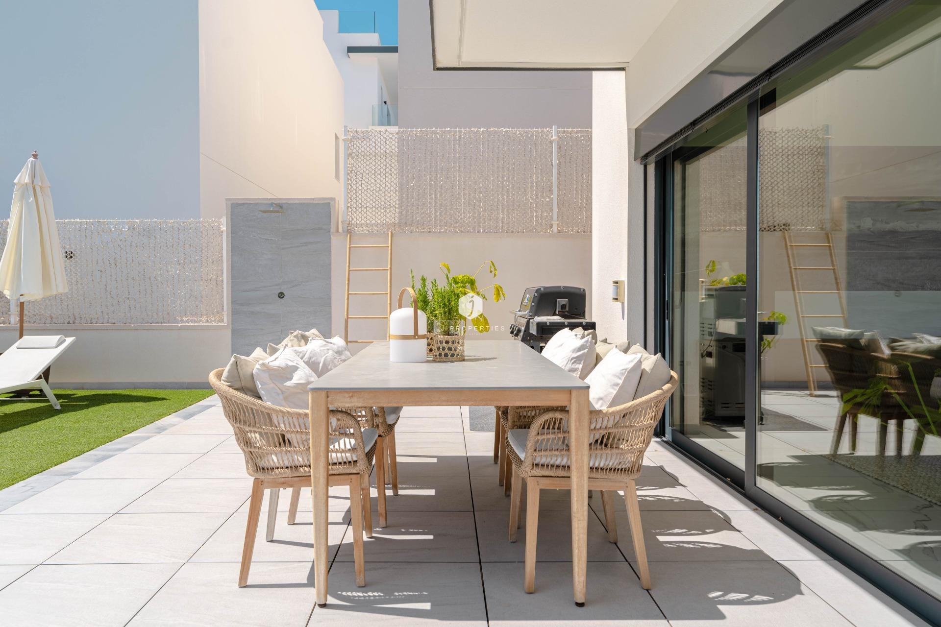 Aus zweiter Hand - Villa -
San Miguel de Salinas - Bellavista