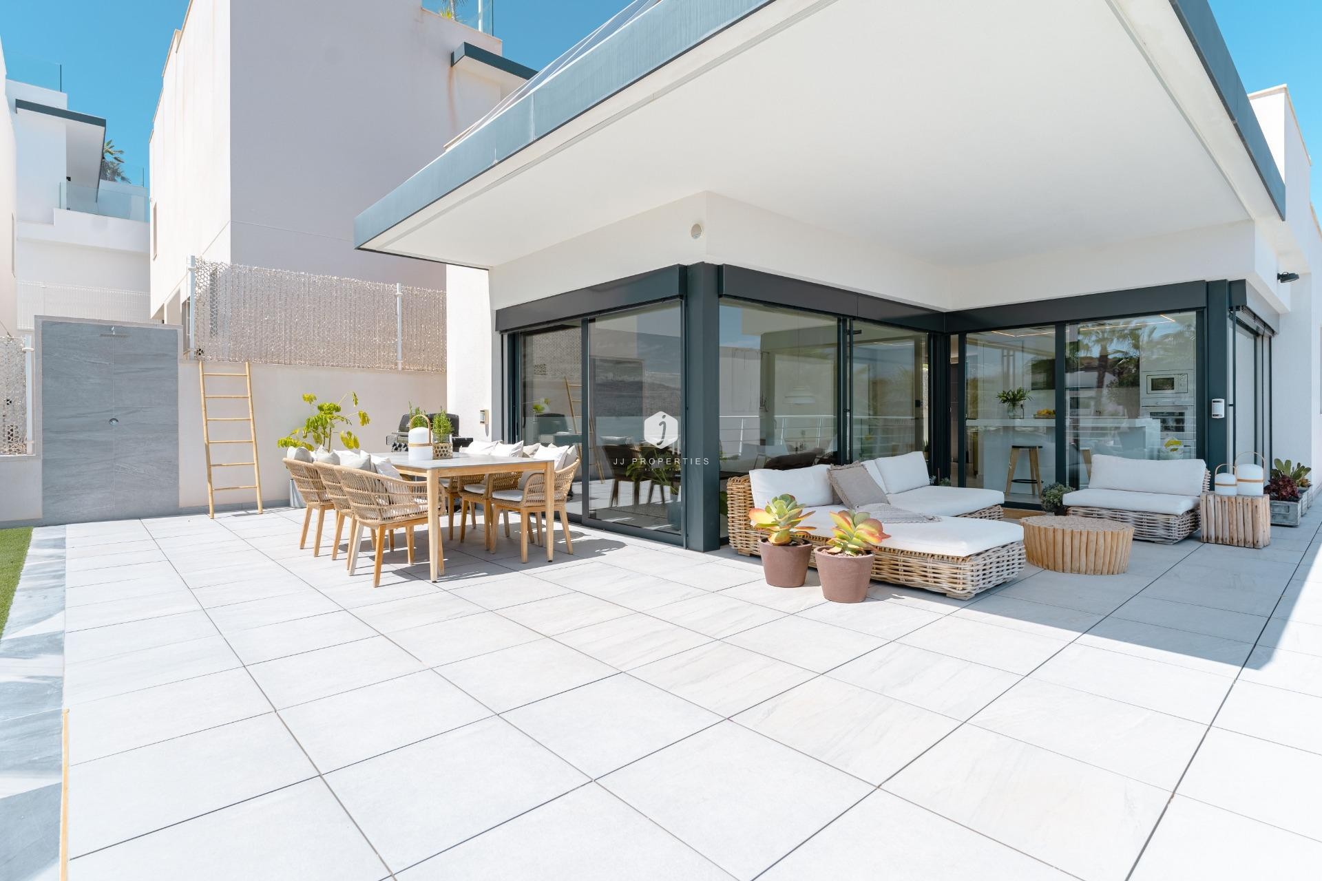 Aus zweiter Hand - Villa -
San Miguel de Salinas - Bellavista