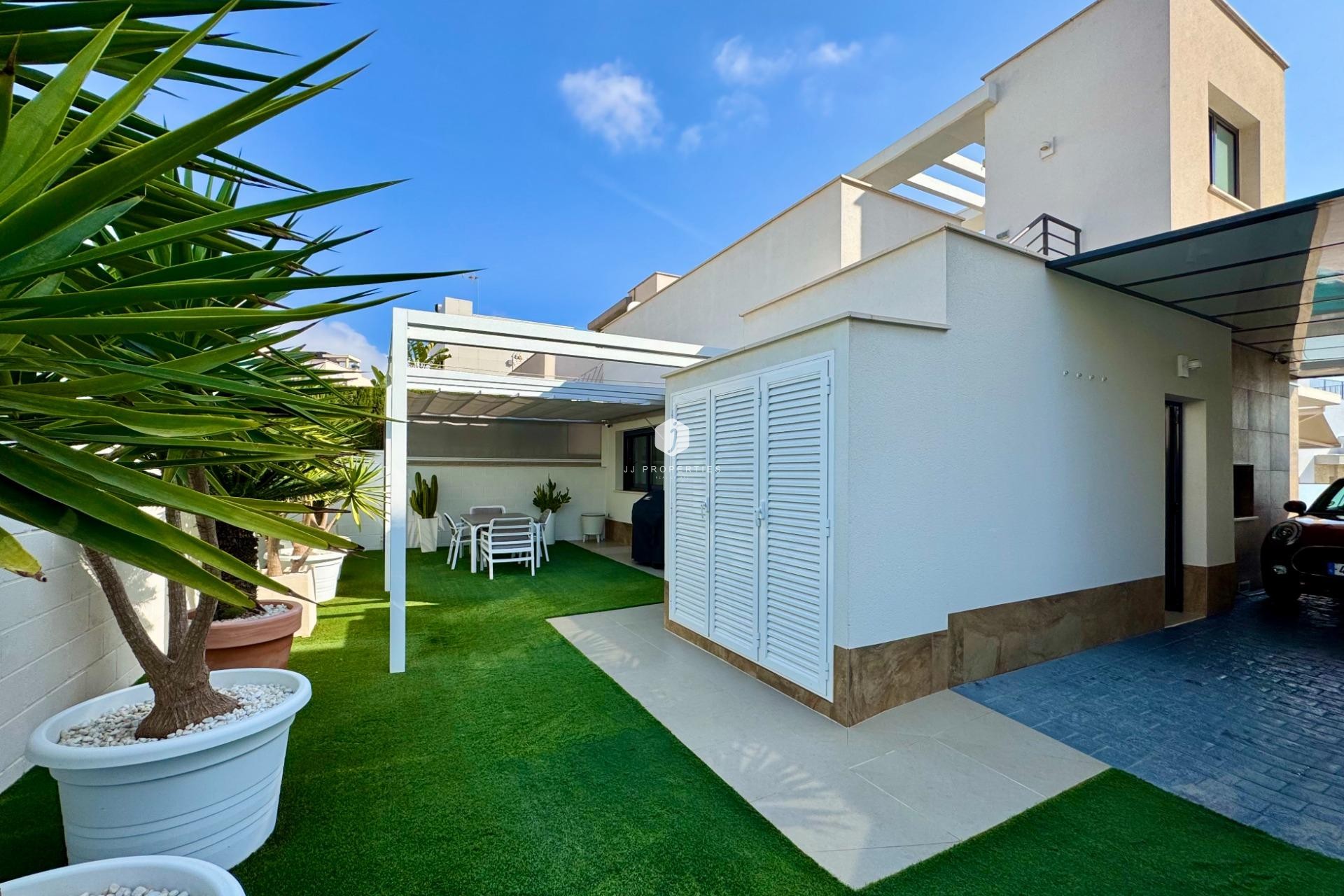 Aus zweiter Hand - Villa -
San Miguel de Salinas - Bellavista