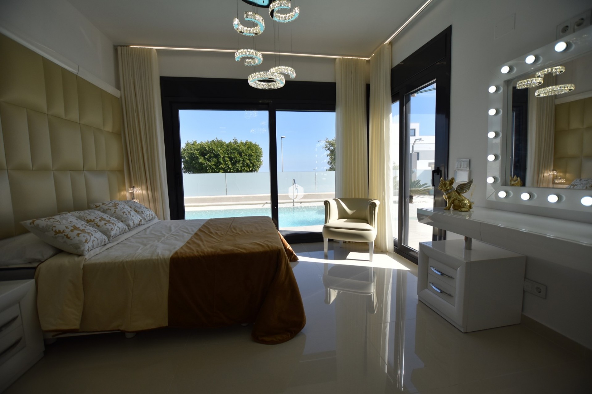 Aus zweiter Hand - Villa -
San Miguel de Salinas - Inland