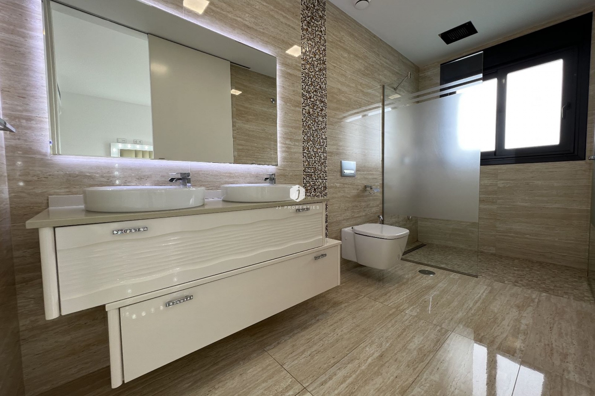 Aus zweiter Hand - Villa -
San Miguel de Salinas - Inland