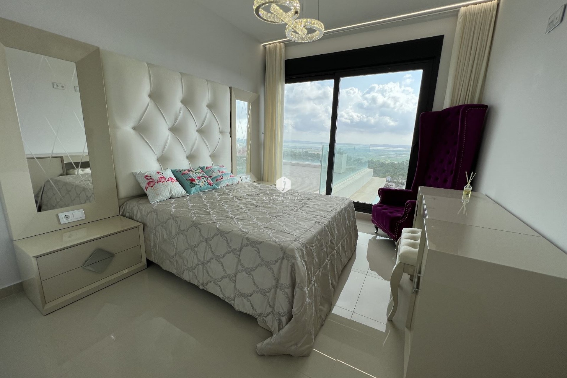 Aus zweiter Hand - Villa -
San Miguel de Salinas - Inland