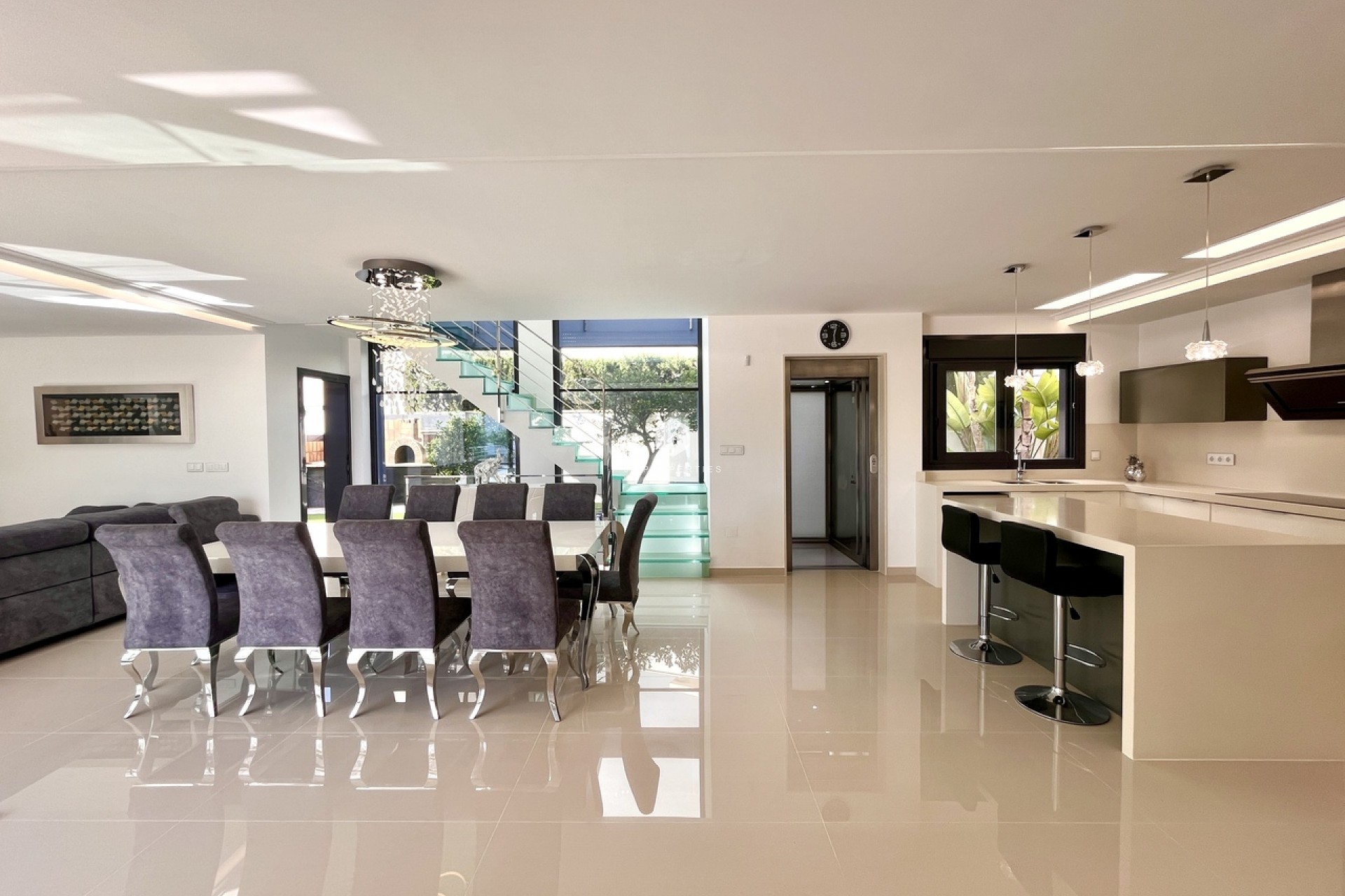 Aus zweiter Hand - Villa -
San Miguel de Salinas - Inland