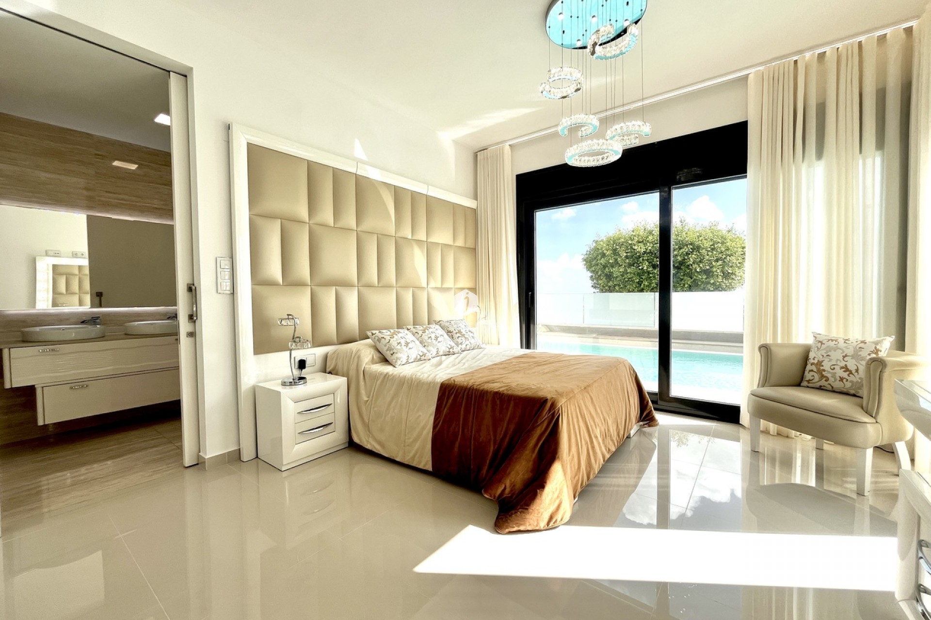 Aus zweiter Hand - Villa -
San Miguel de Salinas - Inland