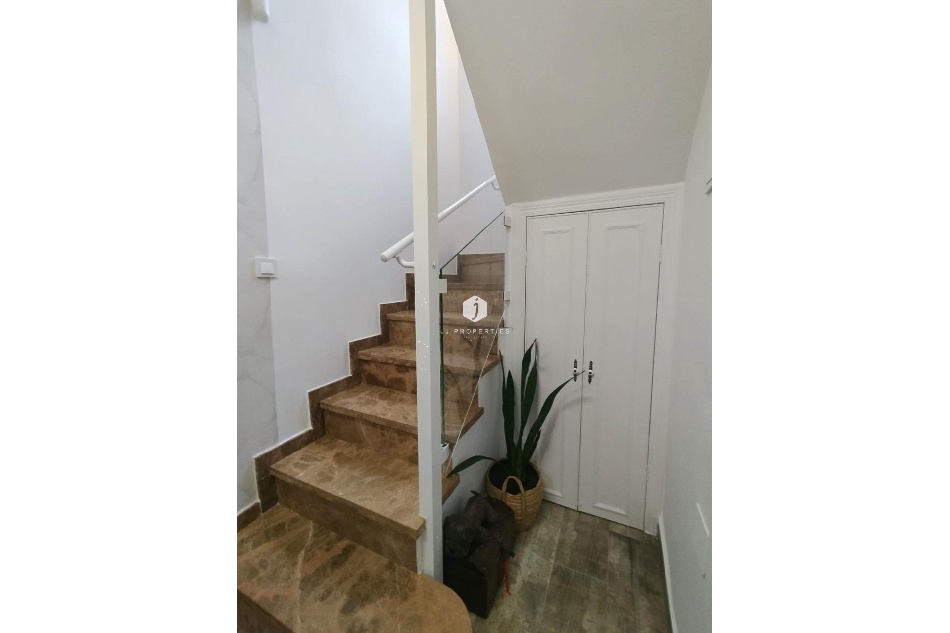 Aus zweiter Hand - Villa -
San Miguel de Salinas - Inland