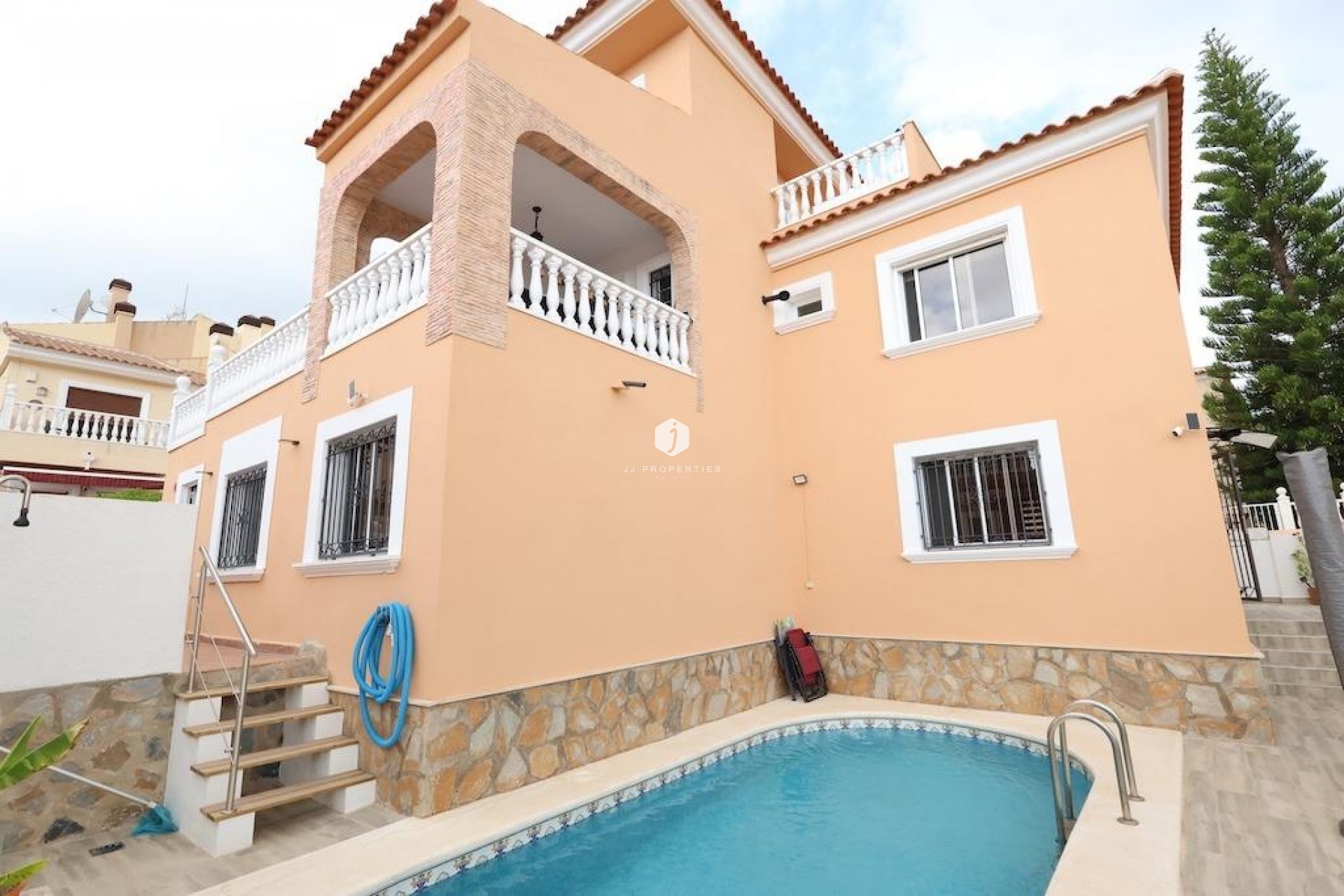 Aus zweiter Hand - Villa -
San Miguel de Salinas - Inland