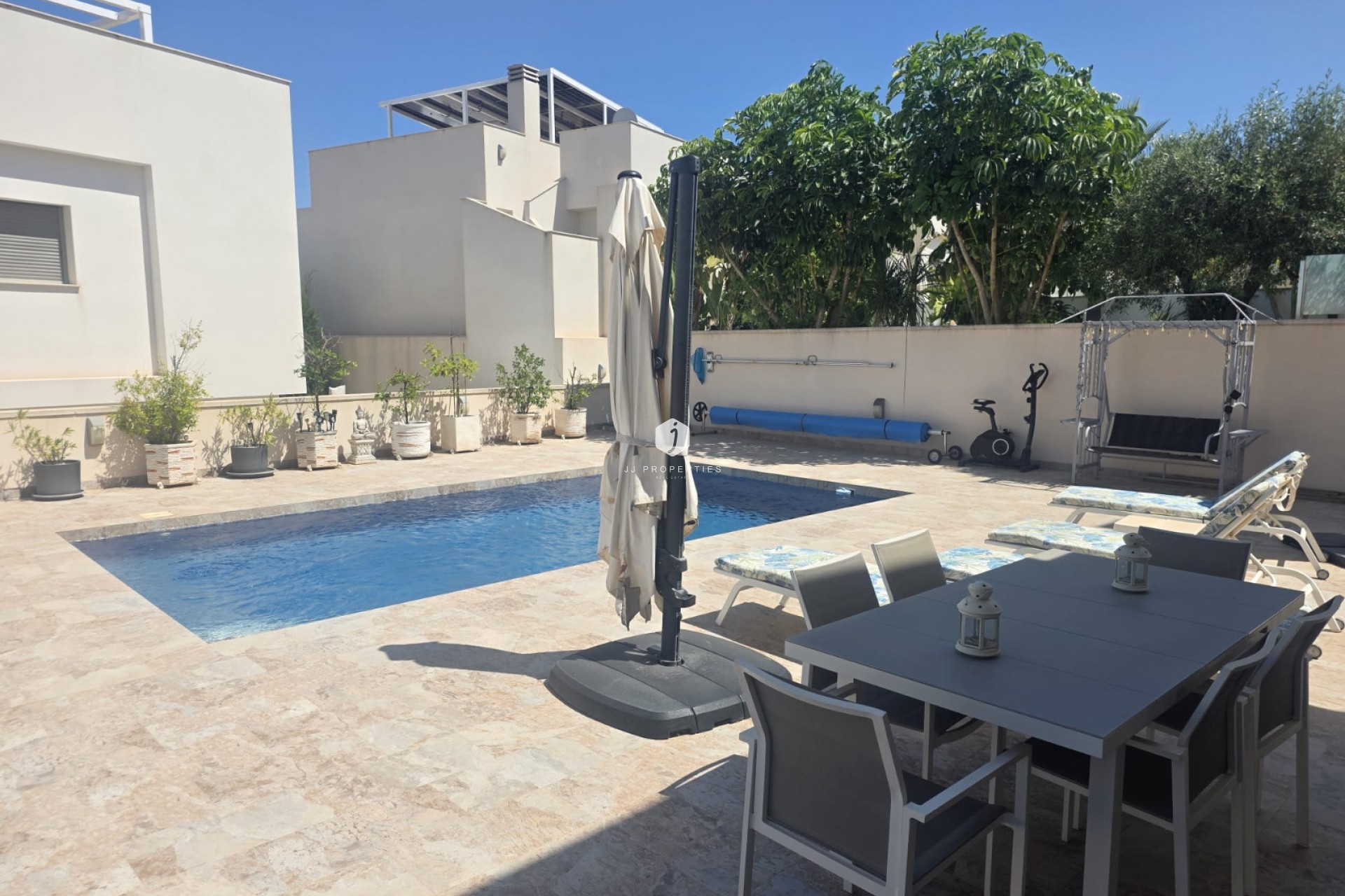 Aus zweiter Hand - Villa -
San Miguel de Salinas - Inland