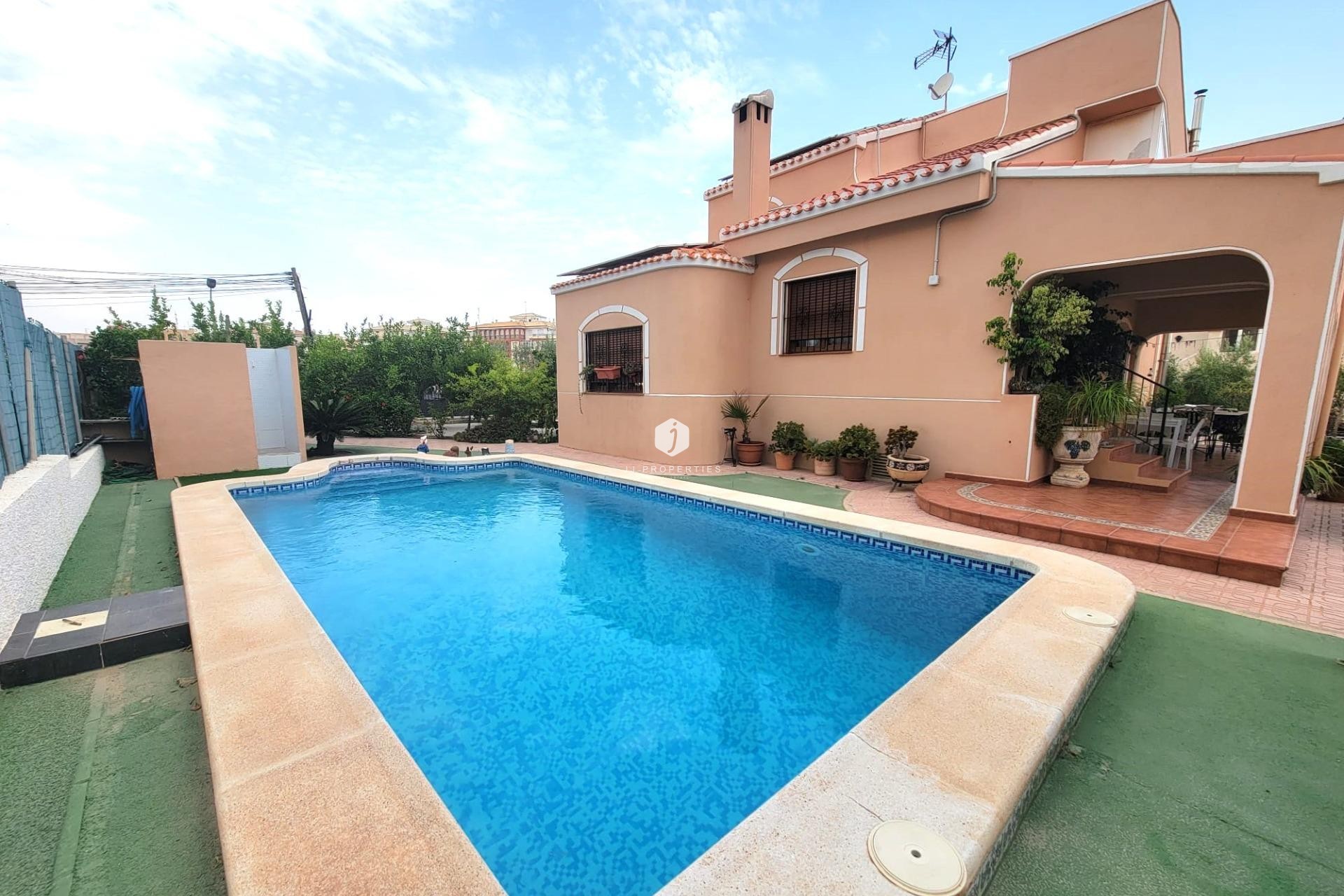 Aus zweiter Hand - Villa -
Torrevieja - aguas nuevas