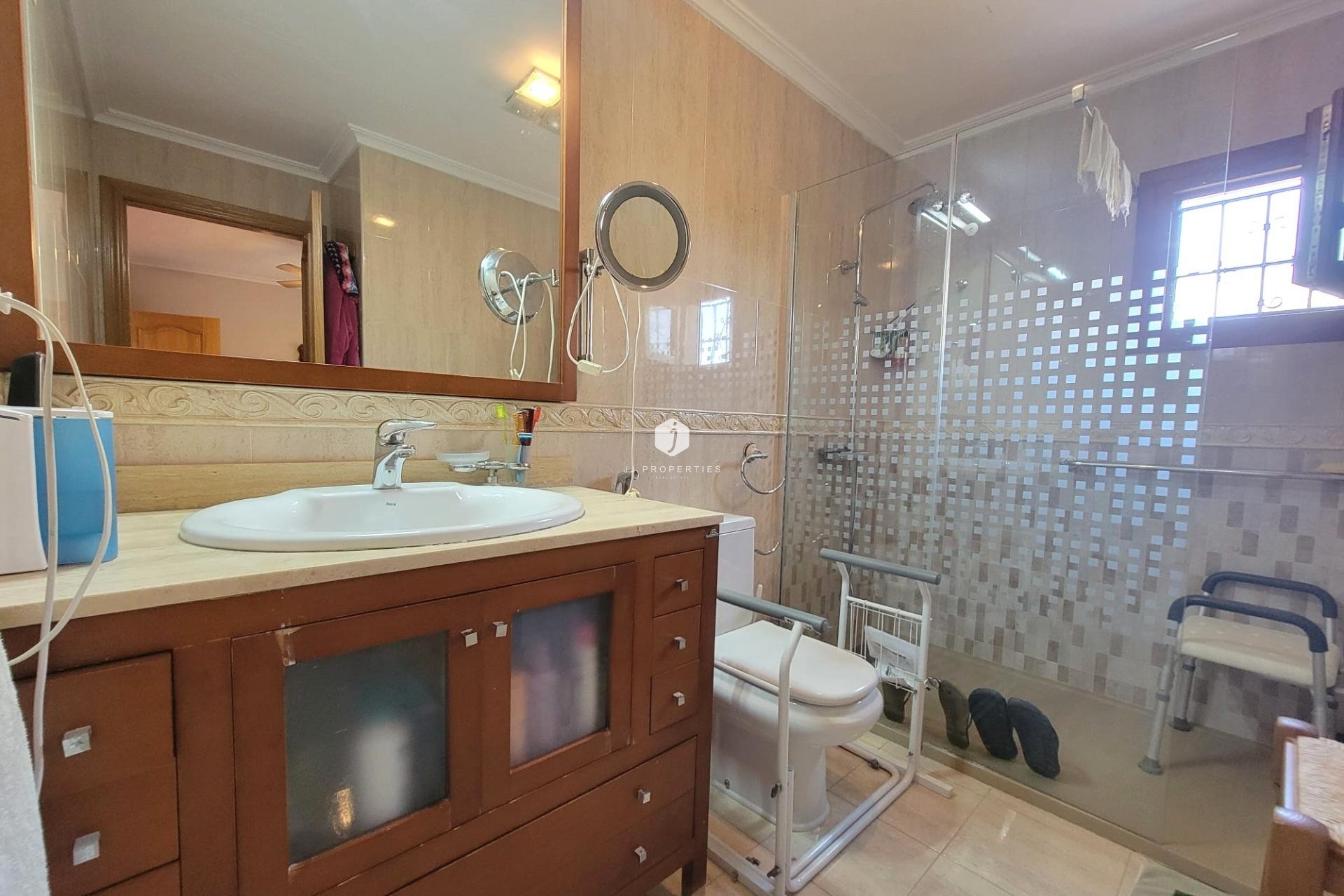 Aus zweiter Hand - Villa -
Torrevieja - aguas nuevas