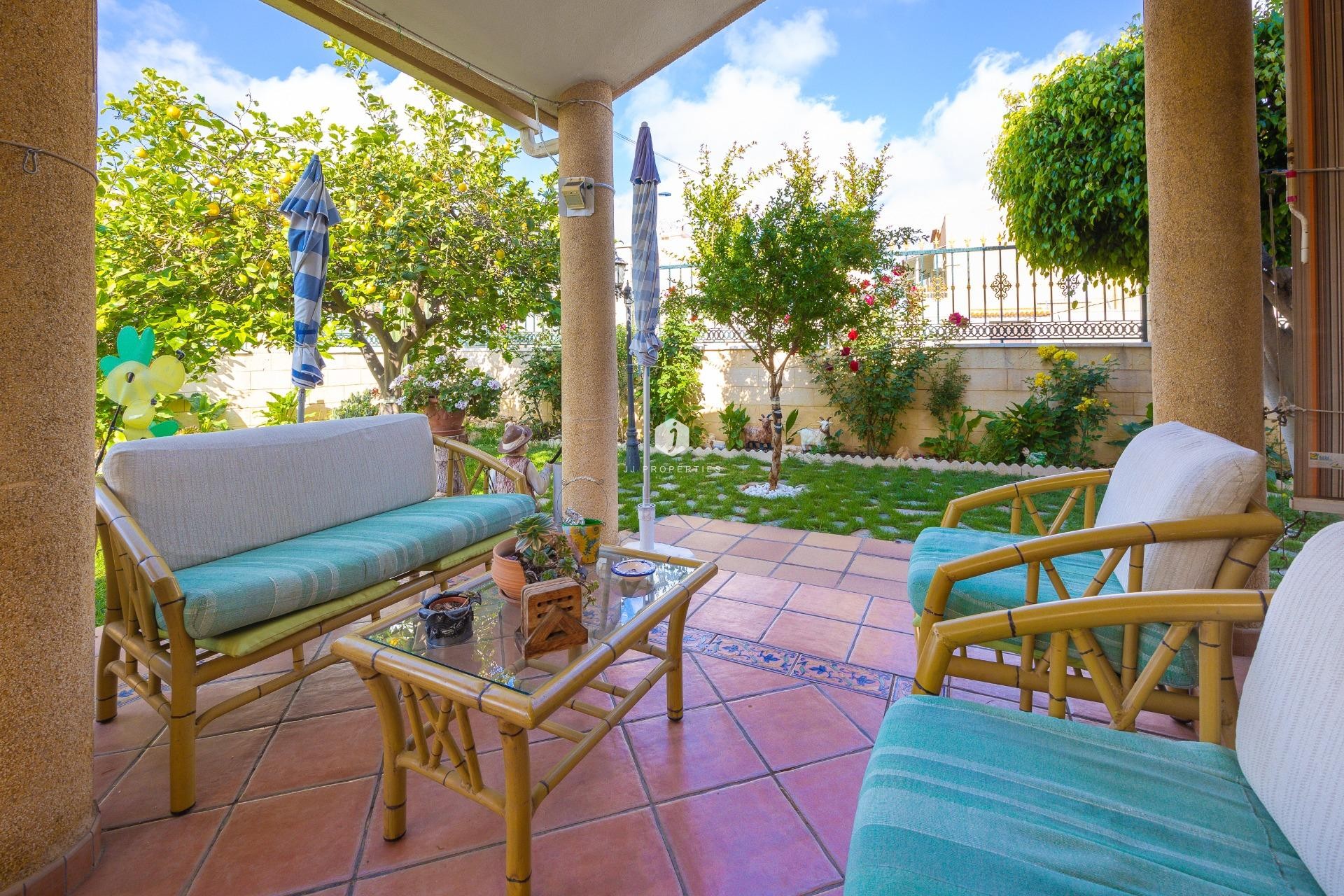 Aus zweiter Hand - Villa -
Torrevieja - aguas nuevas